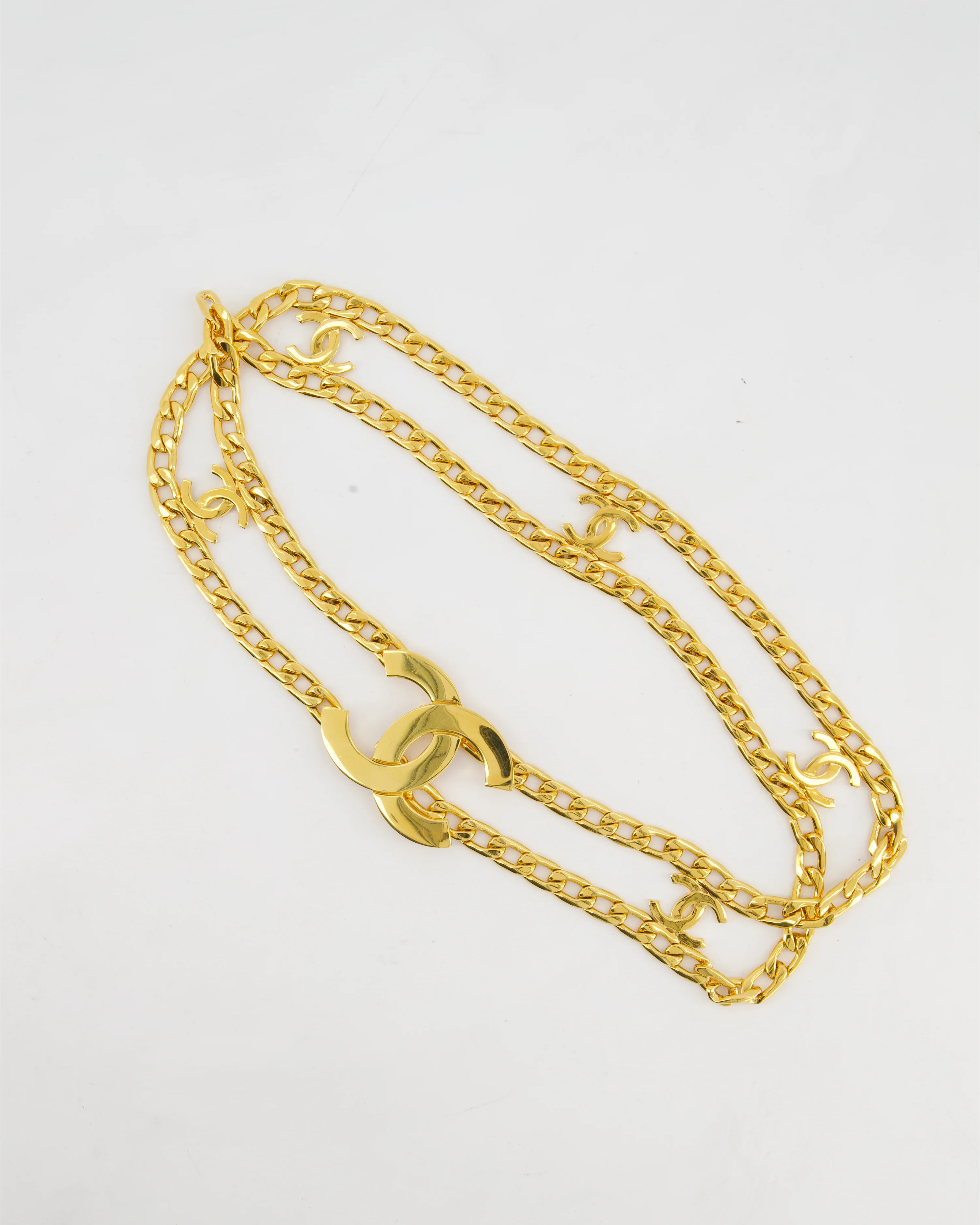 *RARE* Chanel Vintage 1997 24K Gold Logo Chain Belt with Small CC Logos and a Large CC Logo Buckle - Image 6