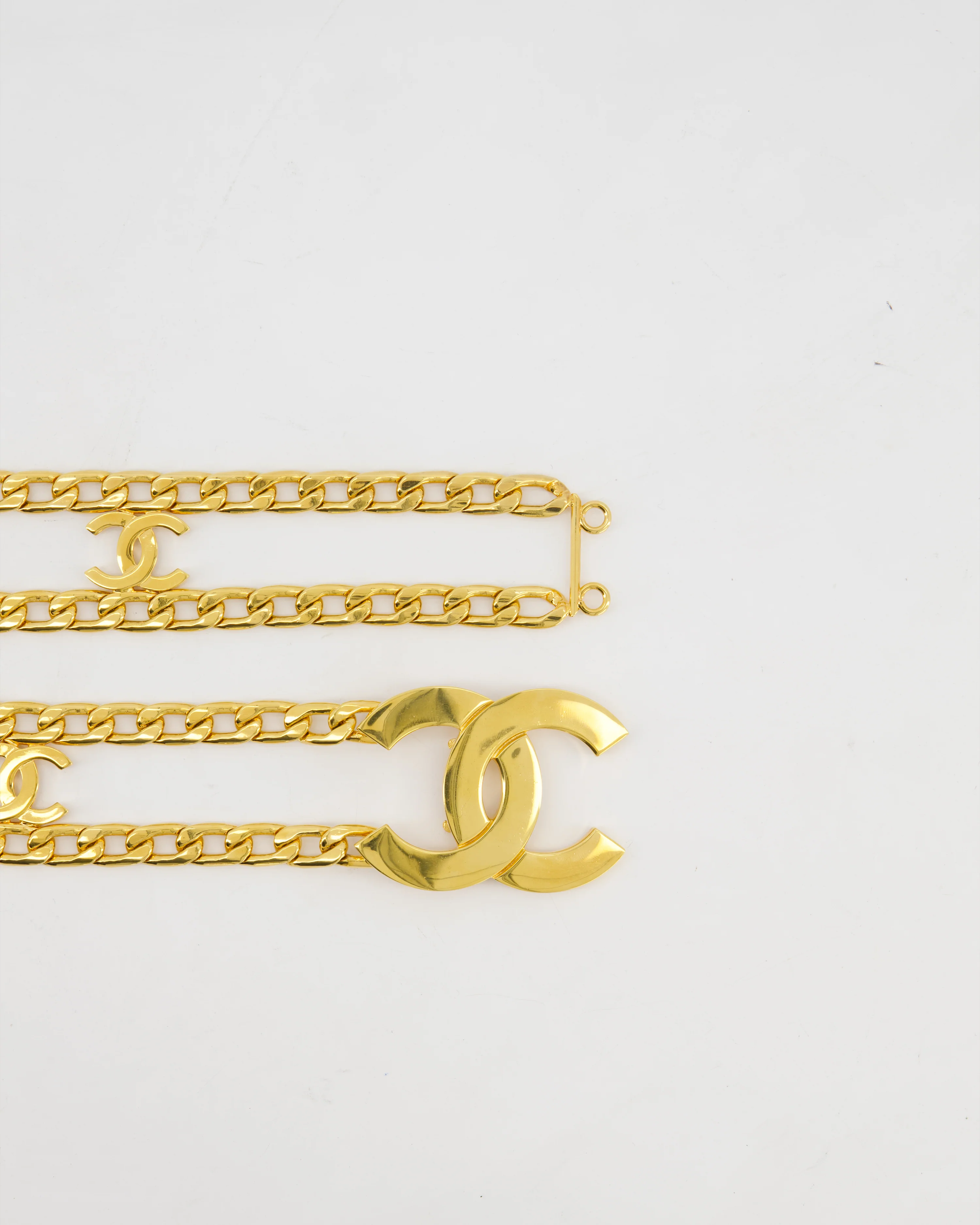 *RARE* Chanel Vintage 1997 24K Gold Logo Chain Belt with Small CC Logos and a Large CC Logo Buckle - Image 7