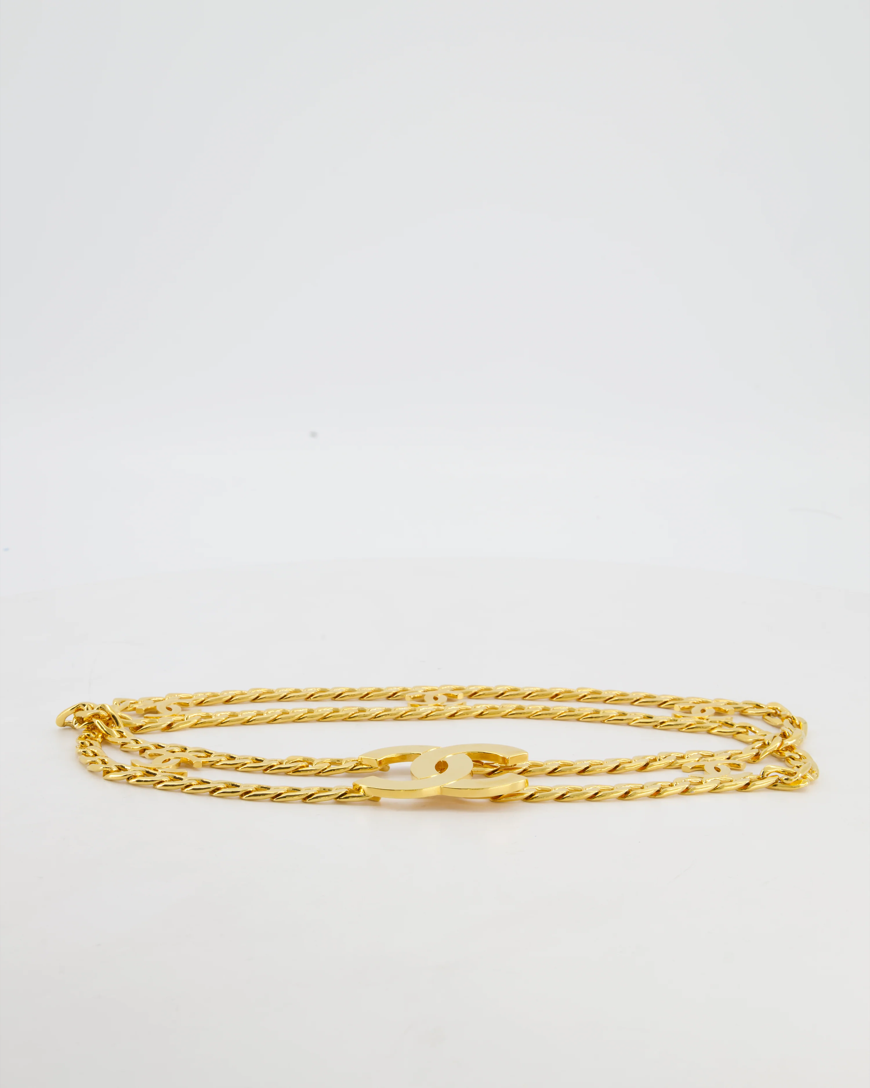 *RARE* Chanel Vintage 1997 24K Gold Logo Chain Belt with Small CC Logos and a Large CC Logo Buckle - Image 8
