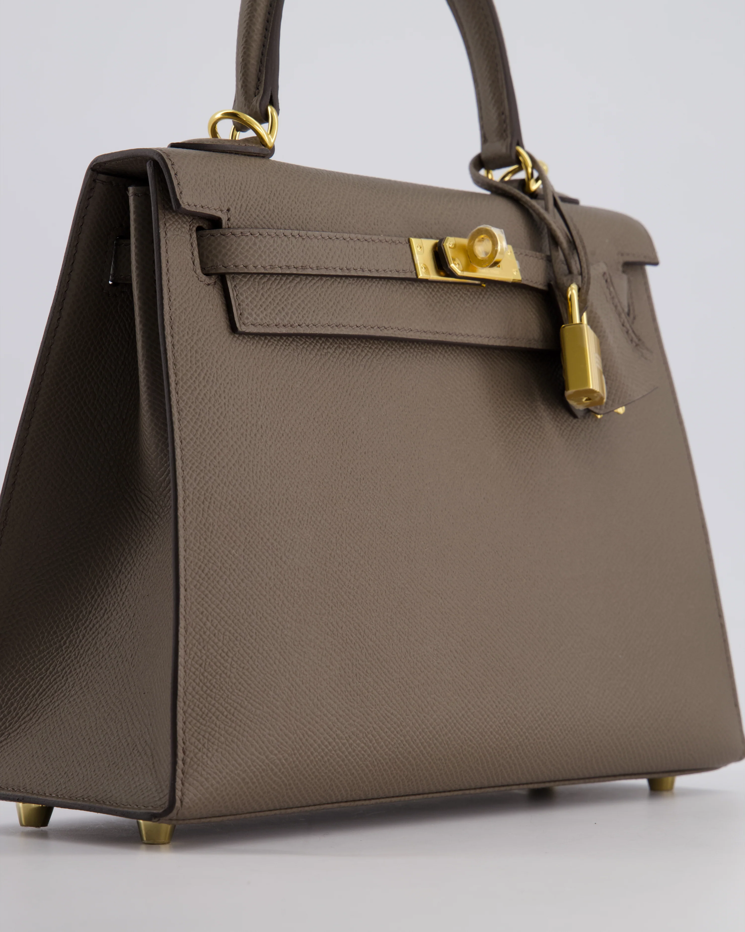 *RARE* Hermès Kelly 25 Sellier Bag in Gris Etain Epsom Leather with Gold Hardware - Image 11
