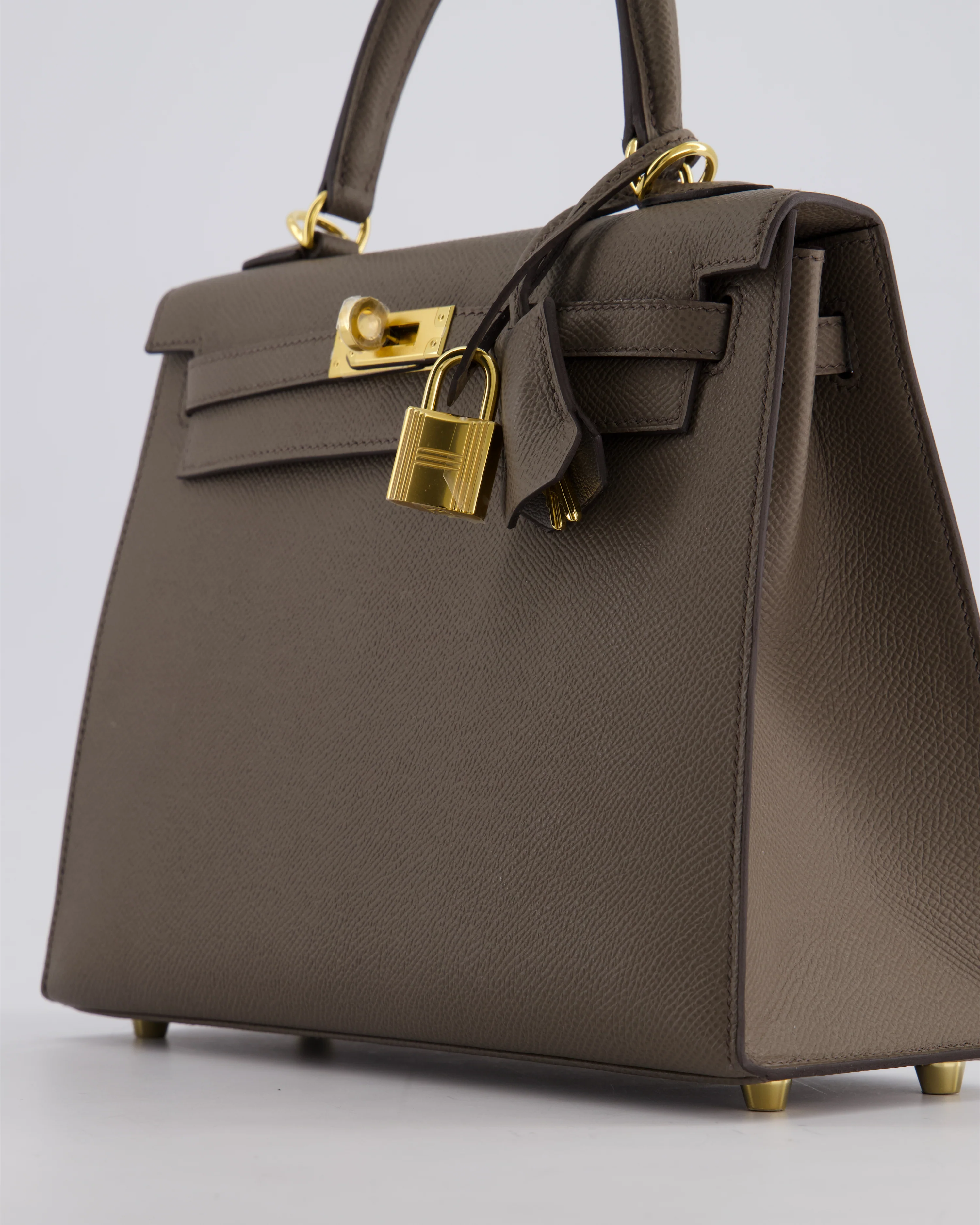 *RARE* Hermès Kelly 25 Sellier Bag in Gris Etain Epsom Leather with Gold Hardware - Image 12