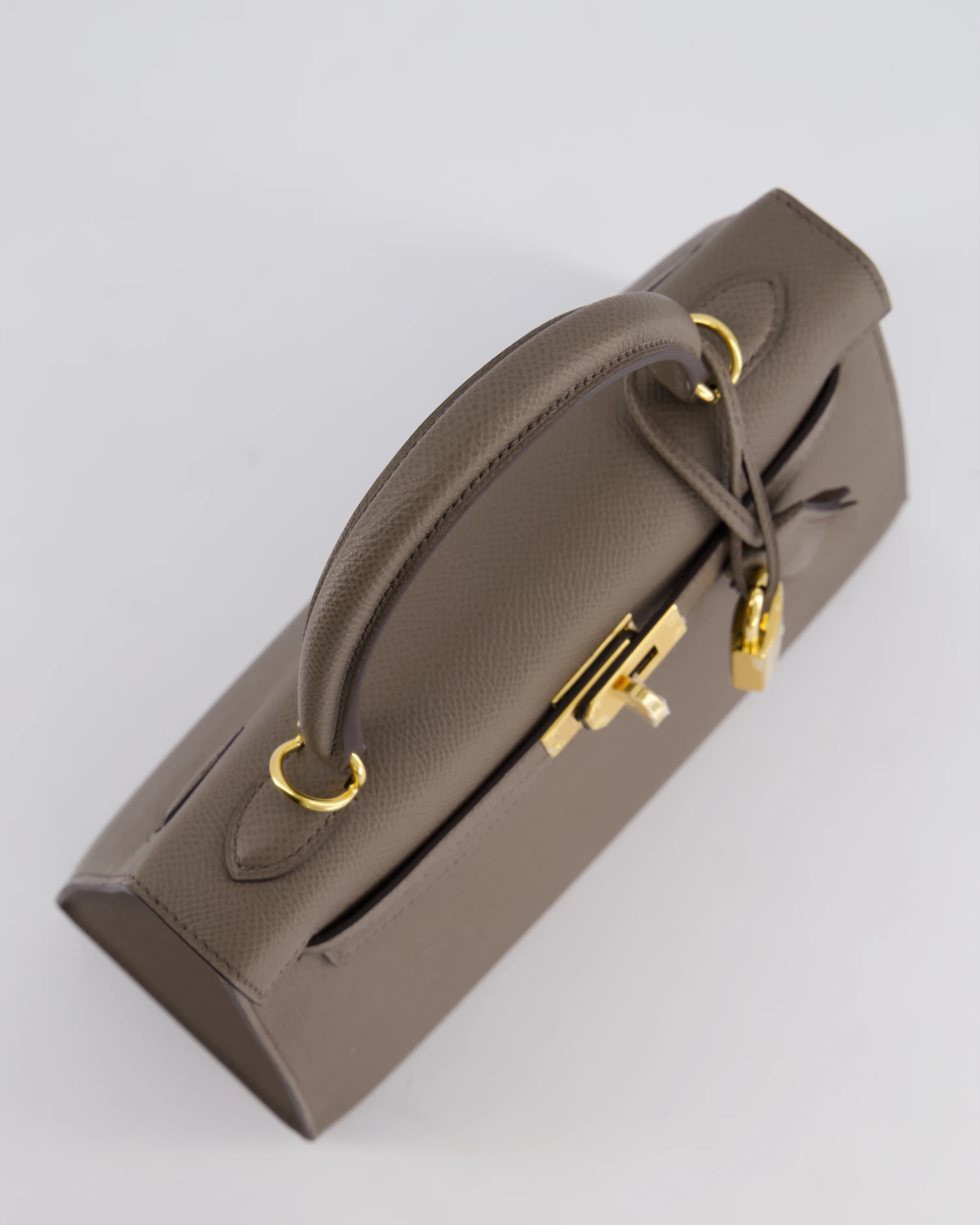 *RARE* Hermès Kelly 25 Sellier Bag in Gris Etain Epsom Leather with Gold Hardware - Image 17