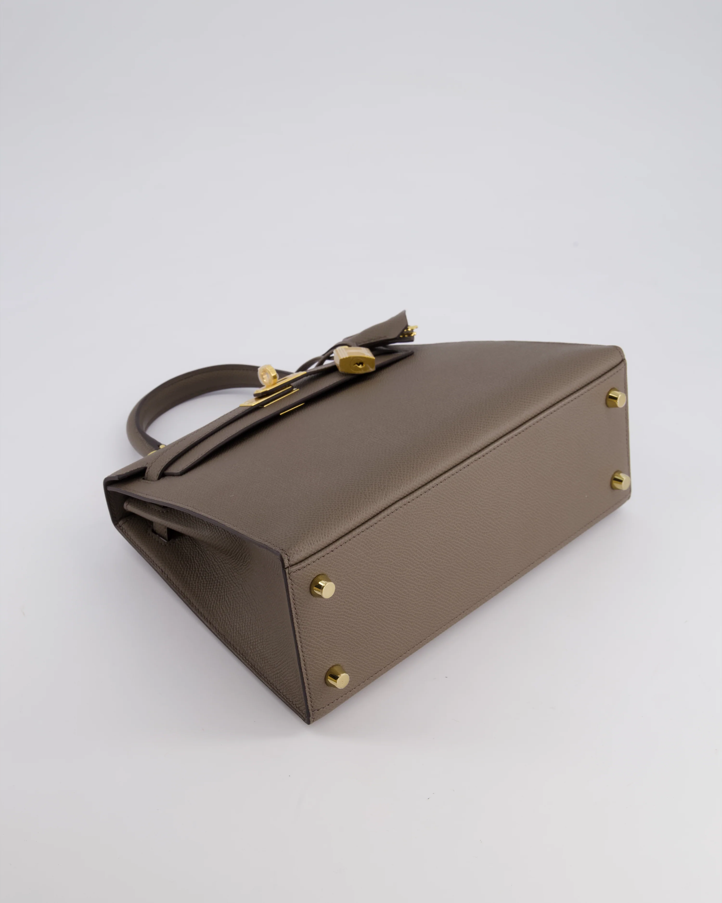 *RARE* Hermès Kelly 25 Sellier Bag in Gris Etain Epsom Leather with Gold Hardware - Image 18