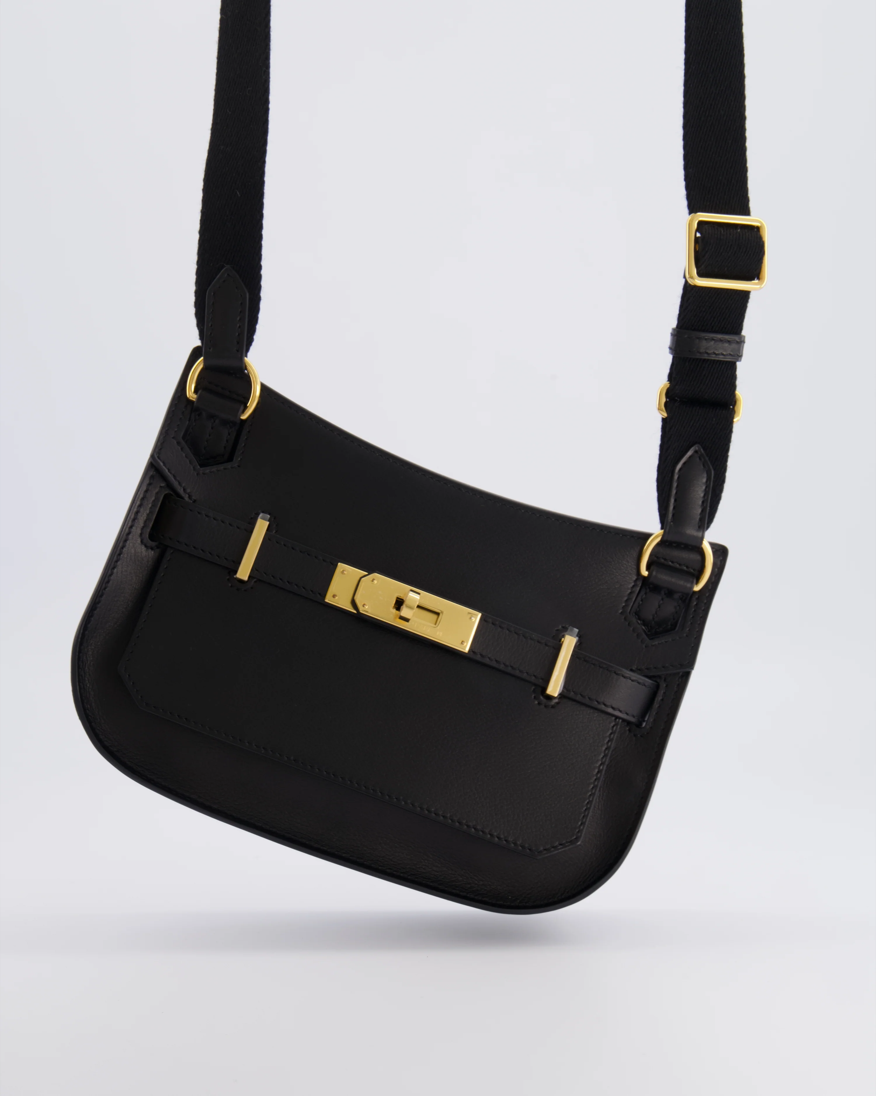 *RARE* Hermès Mini Jypsiere Crossbody Bag in Black Evergrain Leather with Gold Hardware - Image 10