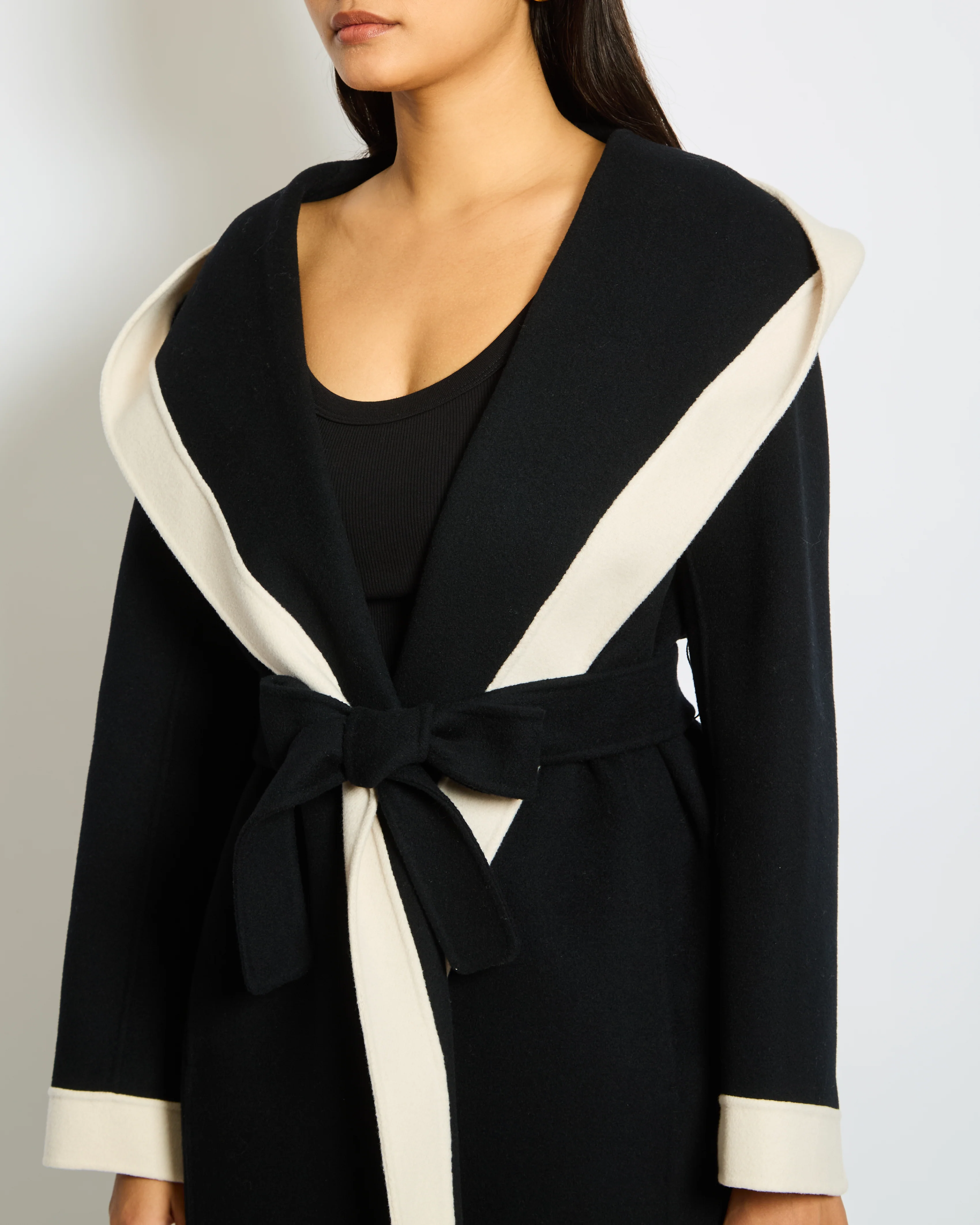 S Max Mara Black Hooded Wool Coat with Belt and White Trim Detail Size IT 40 (UK 8) - Image 2