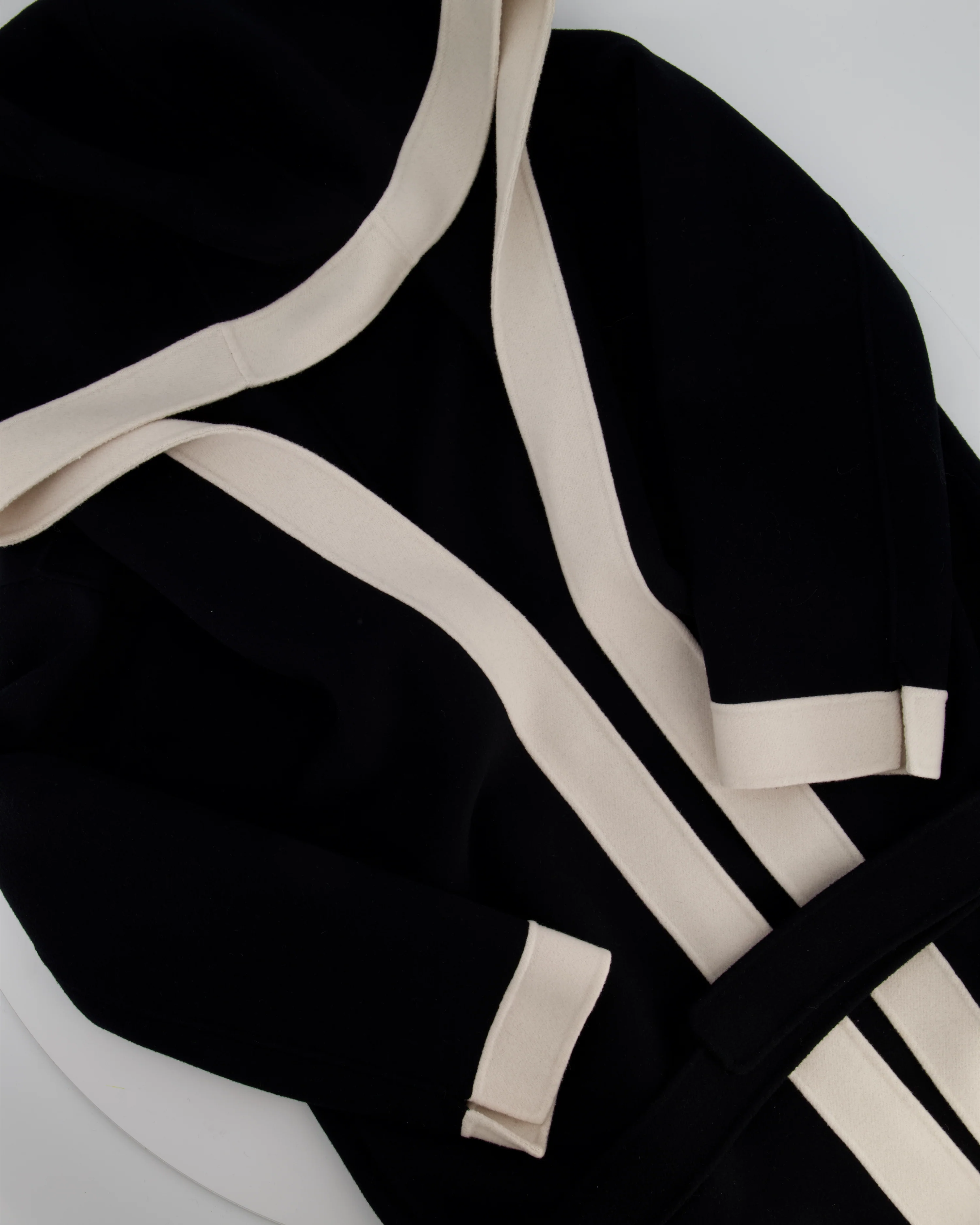 S Max Mara Black Hooded Wool Coat with Belt and White Trim Detail Size IT 40 (UK 8) - Image 5