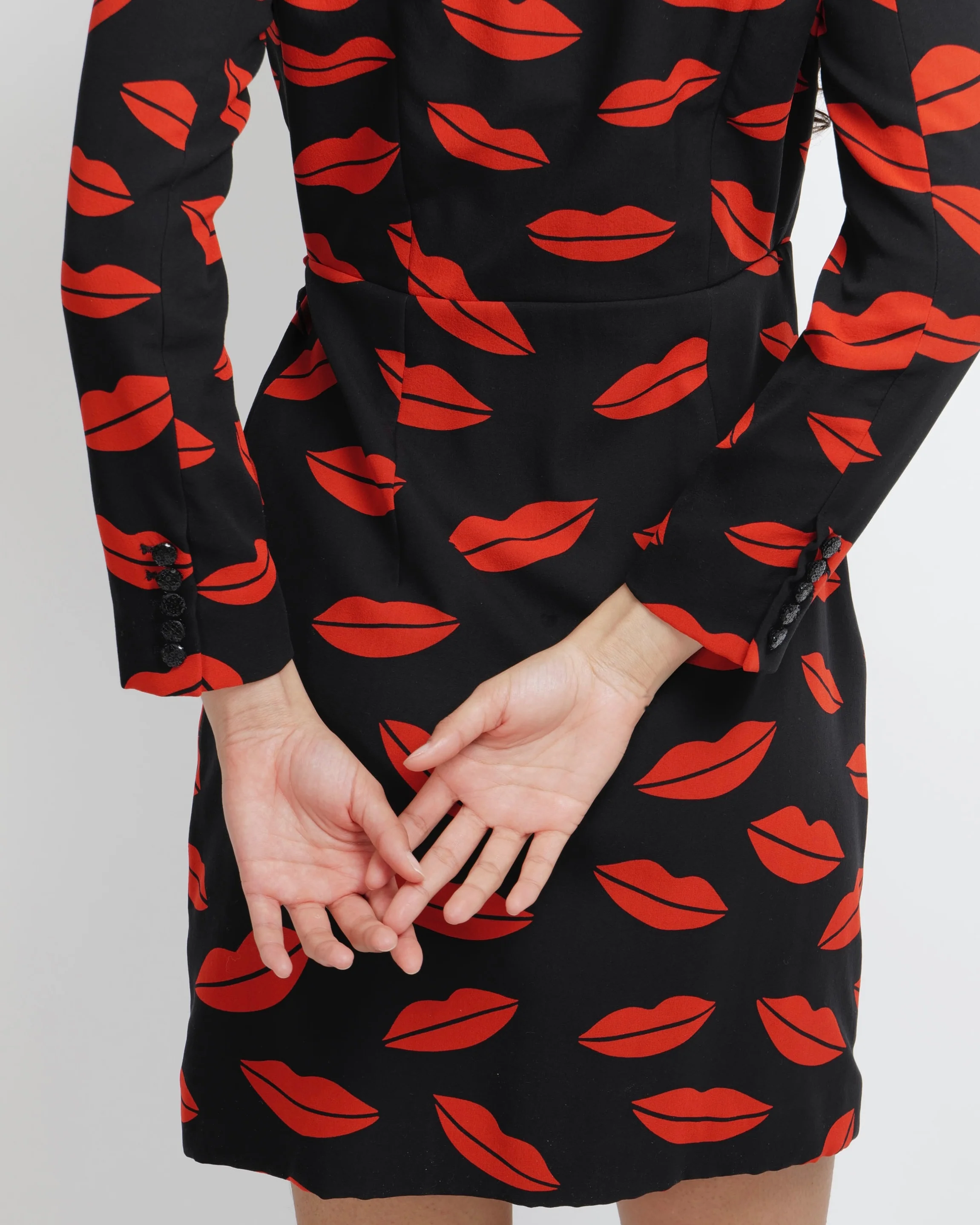 Saint Laurent Spring 2014 Black Silk and Red Lip Printed Mini Wrap Dress with with Sequin Buttons Size FR 40 (UK 12) - Image 4