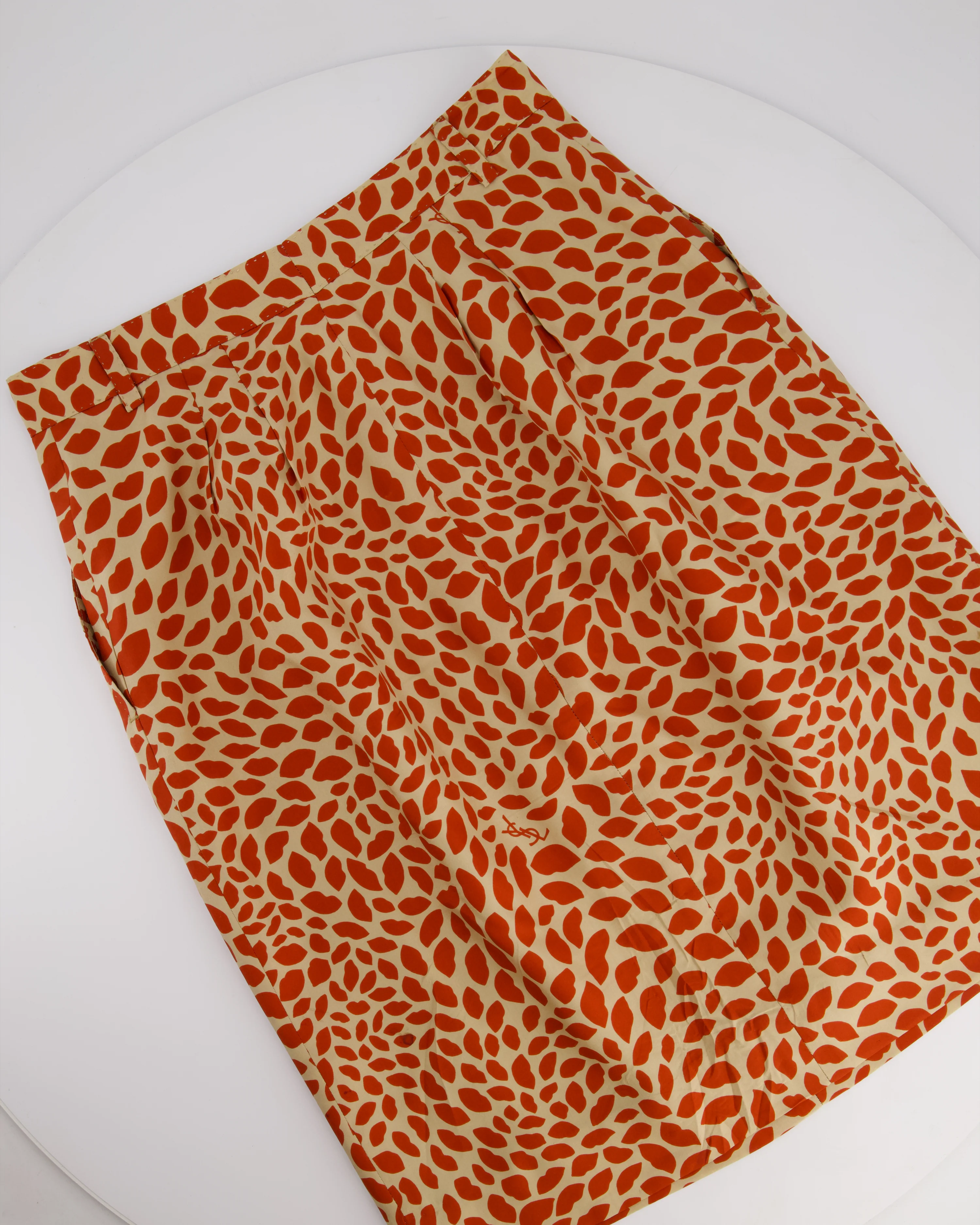 Yves Saint Laurent Vintage Beige, Red Lip Print Silk A-Line Mini Skirt Size FR 38 (UK 10) - Image 5