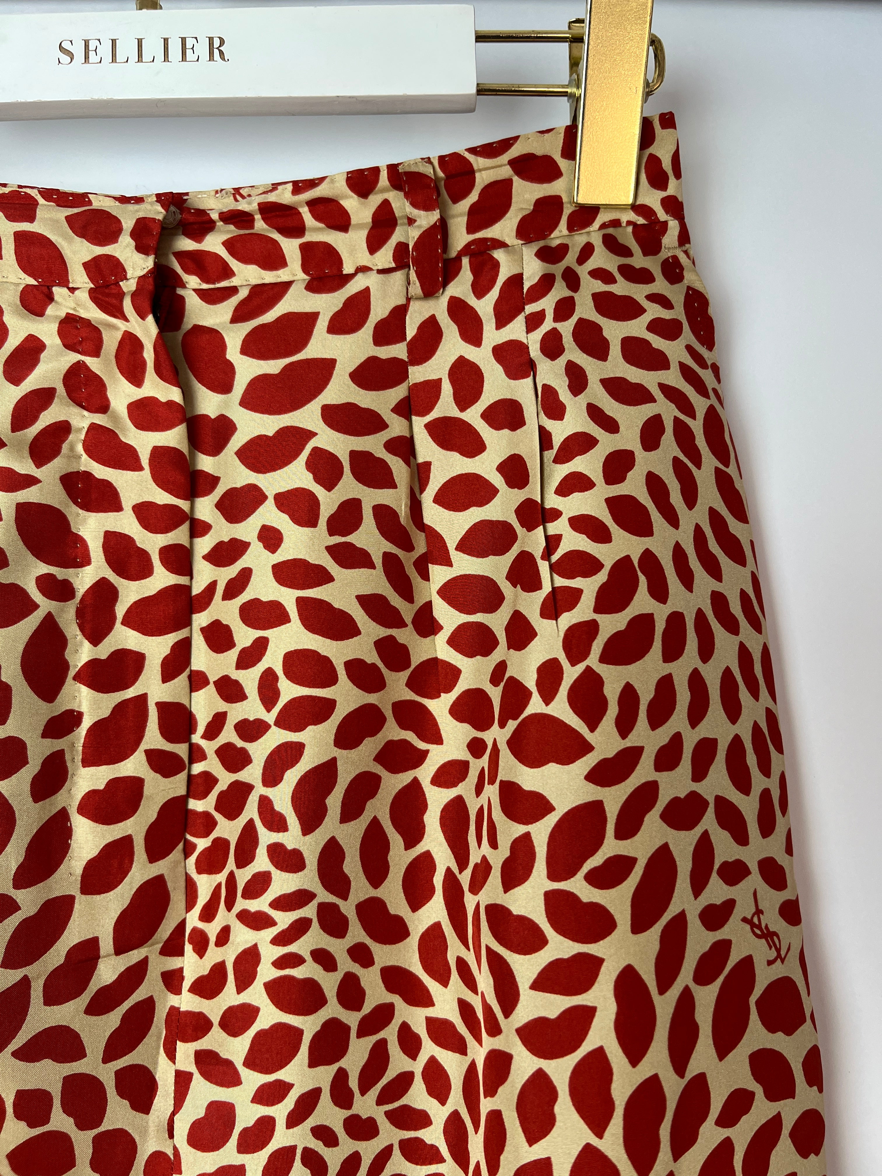 Yves Saint Laurent Vintage Beige, Red Lip Print Silk A-Line Mini Skirt Size FR 38 (UK 10) - Image 9
