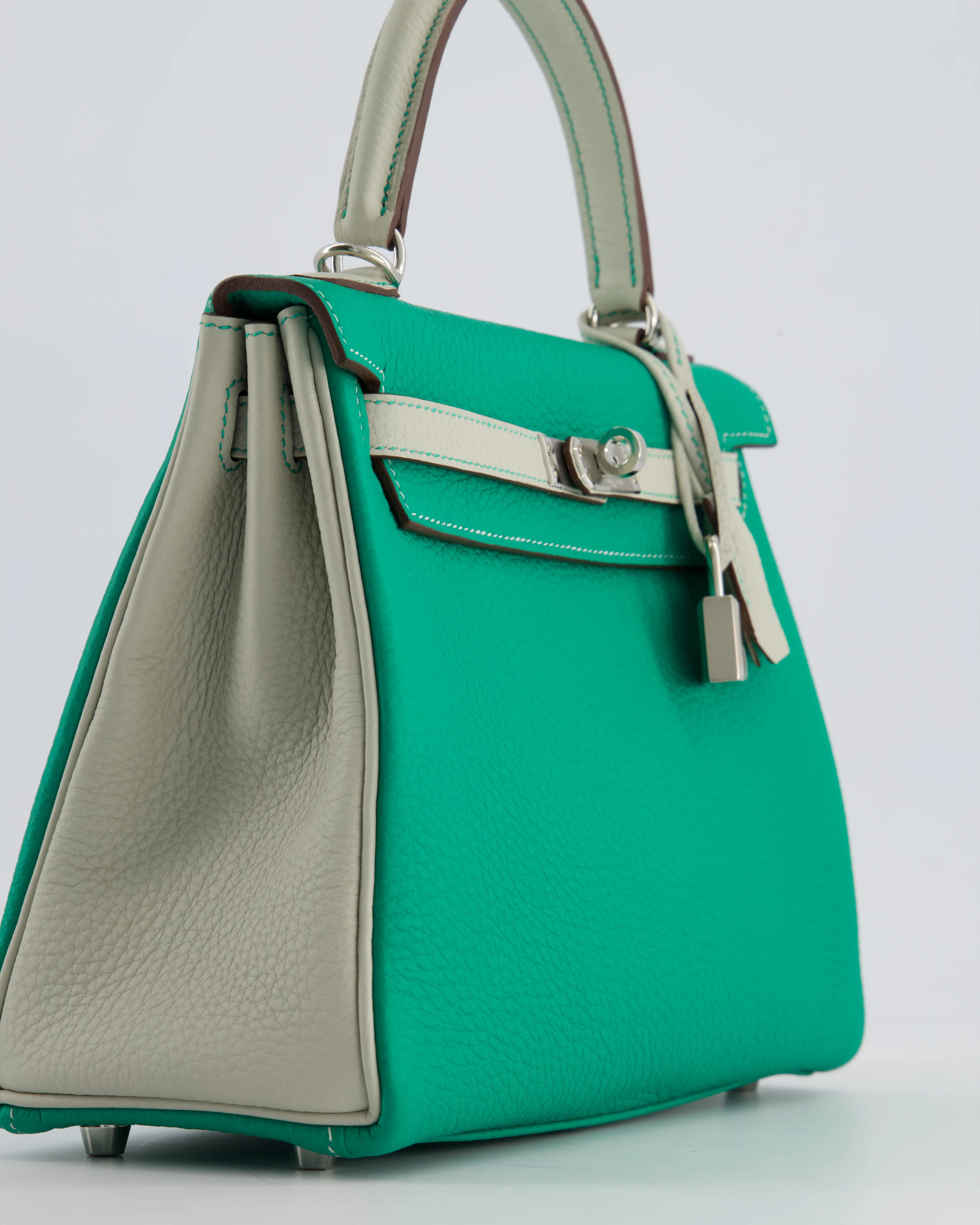 *SUPER RARE* Hermès HSS Kelly 25 Retourne Bag in Vert Vertigo & Gris Perle Togo Leather with Palladium Hardware & Contrast Stitching - Image 10