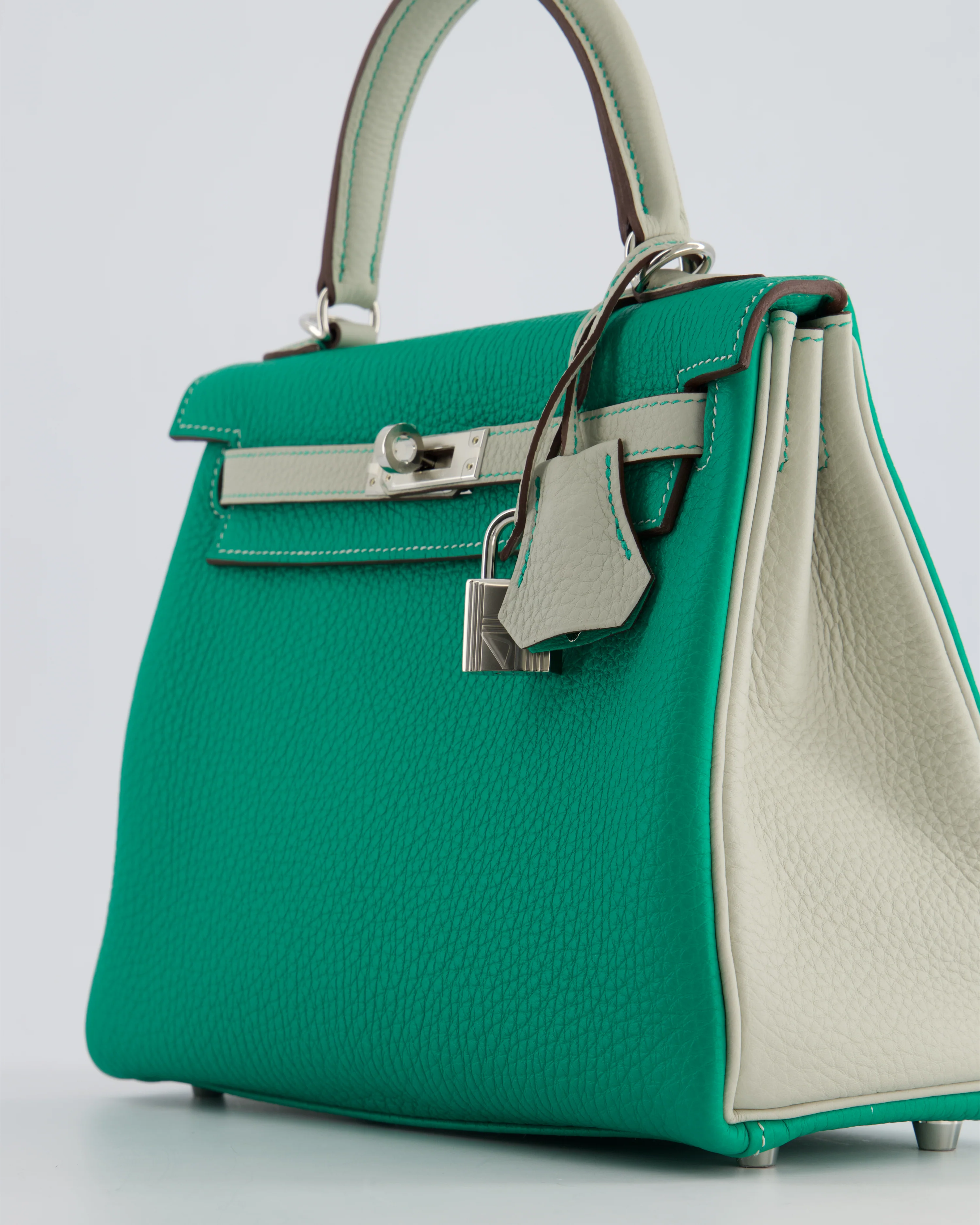 *SUPER RARE* Hermès HSS Kelly 25 Retourne Bag in Vert Vertigo & Gris Perle Togo Leather with Palladium Hardware & Contrast Stitching - Image 11