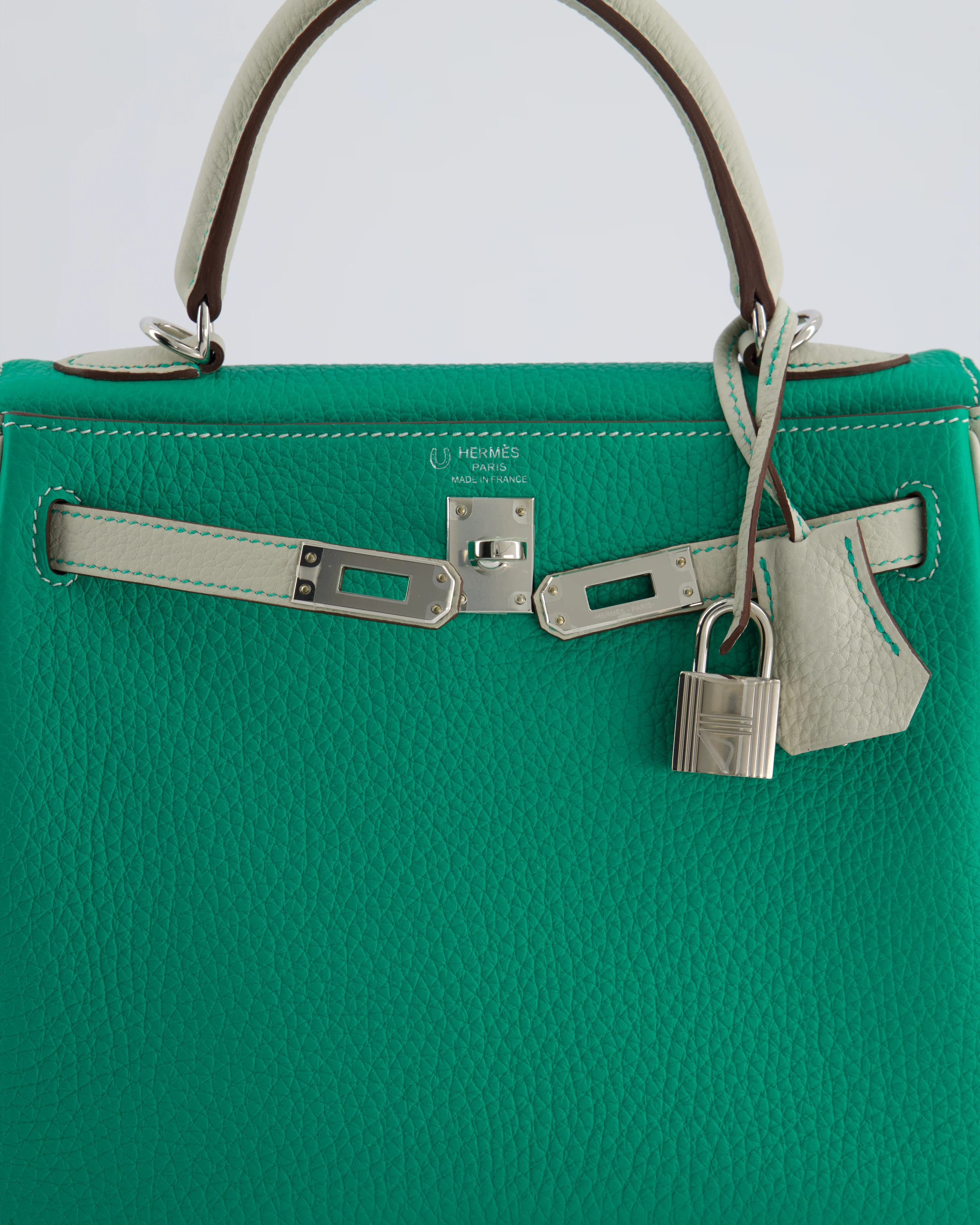 *SUPER RARE* Hermès HSS Kelly 25 Retourne Bag in Vert Vertigo & Gris Perle Togo Leather with Palladium Hardware & Contrast Stitching - Image 15