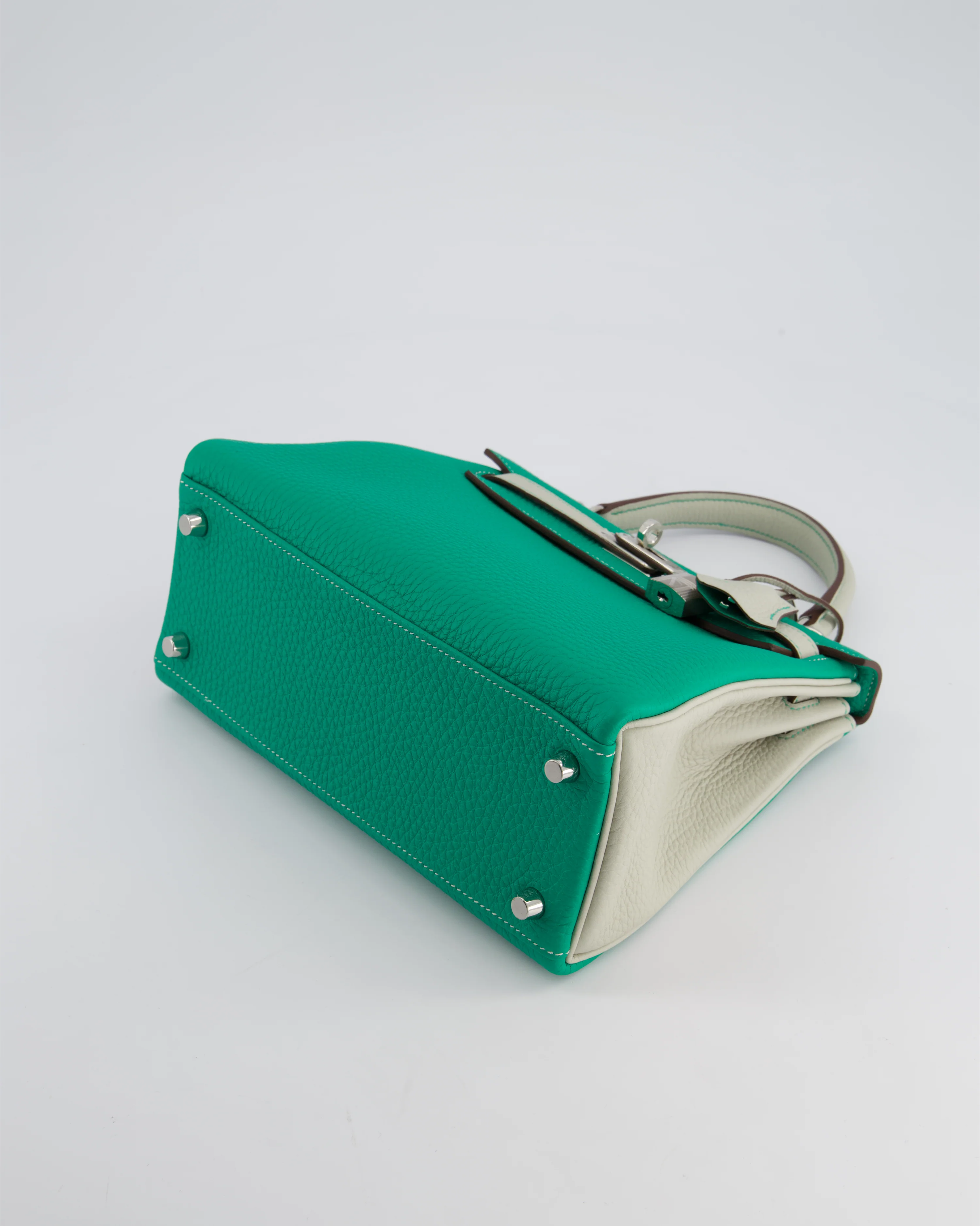 *SUPER RARE* Hermès HSS Kelly 25 Retourne Bag in Vert Vertigo & Gris Perle Togo Leather with Palladium Hardware & Contrast Stitching - Image 17
