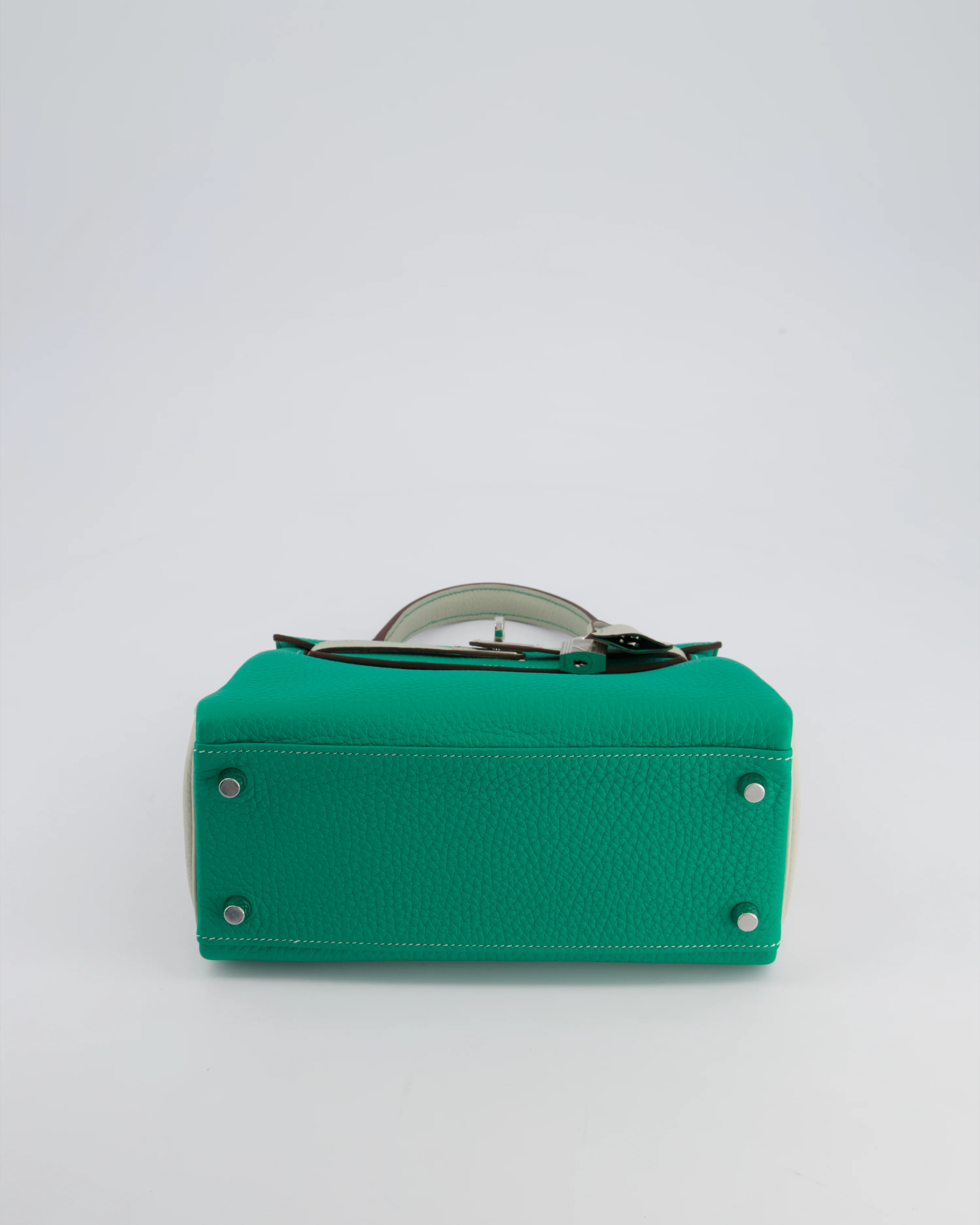*SUPER RARE* Hermès HSS Kelly 25 Retourne Bag in Vert Vertigo & Gris Perle Togo Leather with Palladium Hardware & Contrast Stitching - Image 18