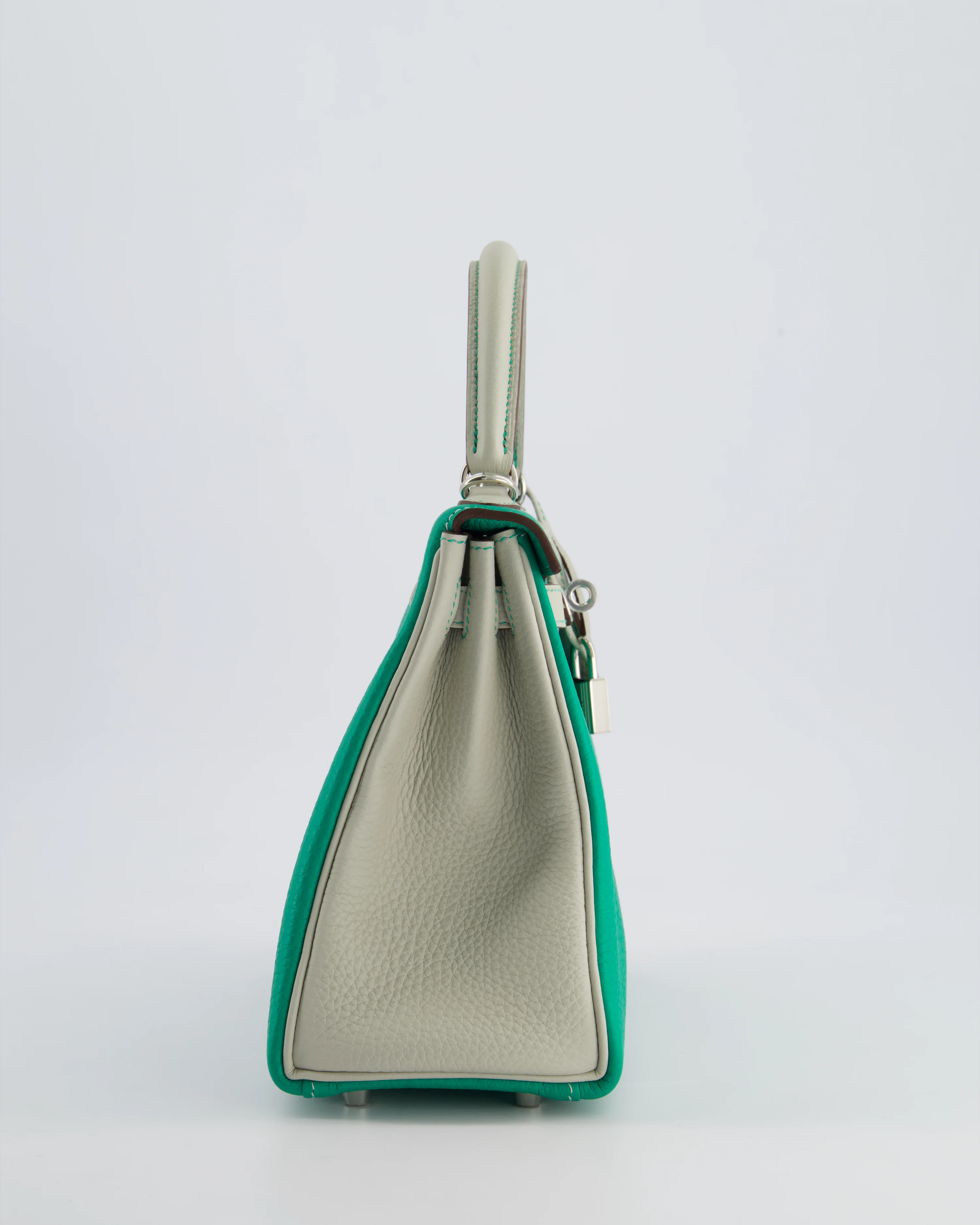 *SUPER RARE* Hermès HSS Kelly 25 Retourne Bag in Vert Vertigo & Gris Perle Togo Leather with Palladium Hardware & Contrast Stitching - Image 4