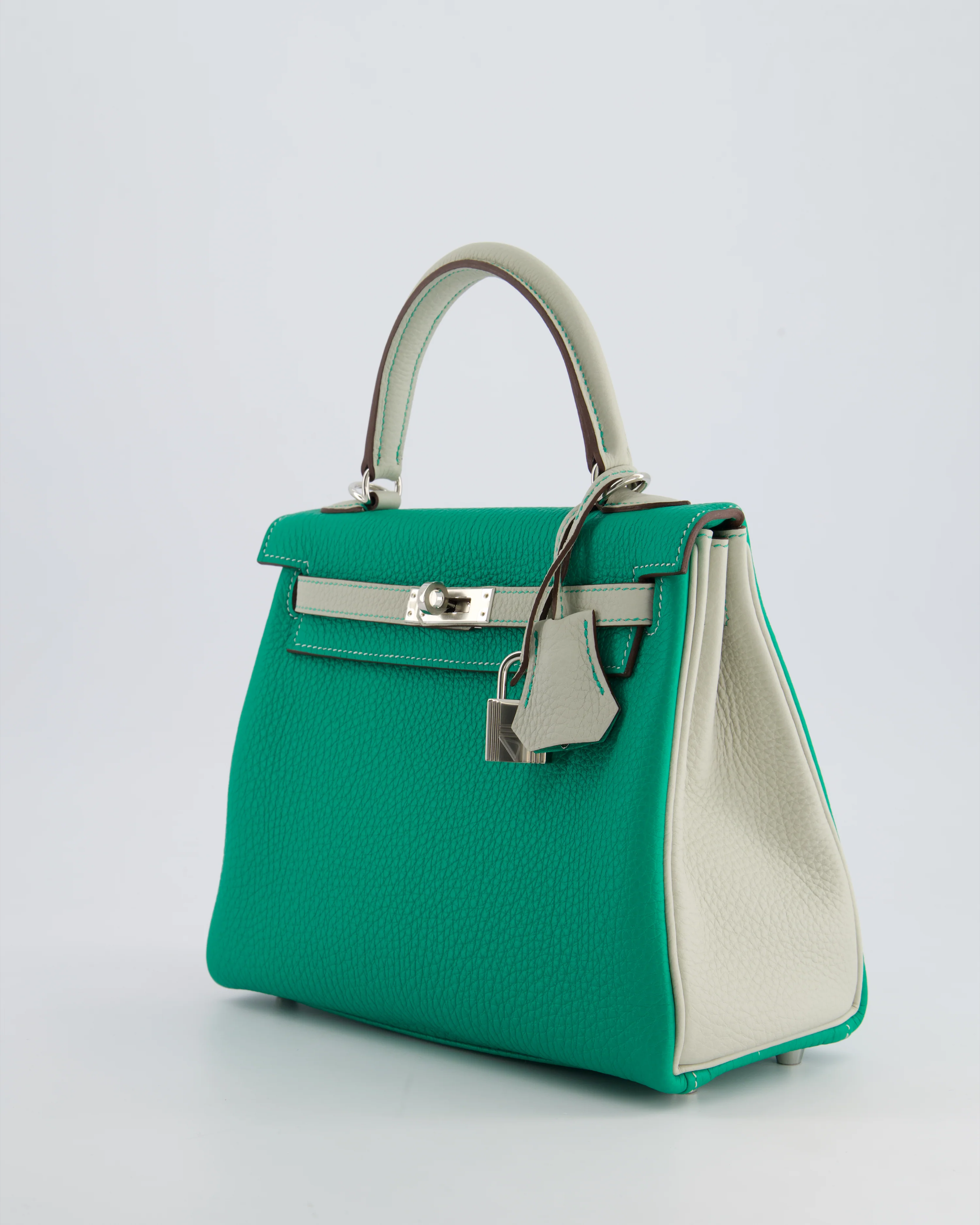 *SUPER RARE* Hermès HSS Kelly 25 Retourne Bag in Vert Vertigo & Gris Perle Togo Leather with Palladium Hardware & Contrast Stitching - Image 9