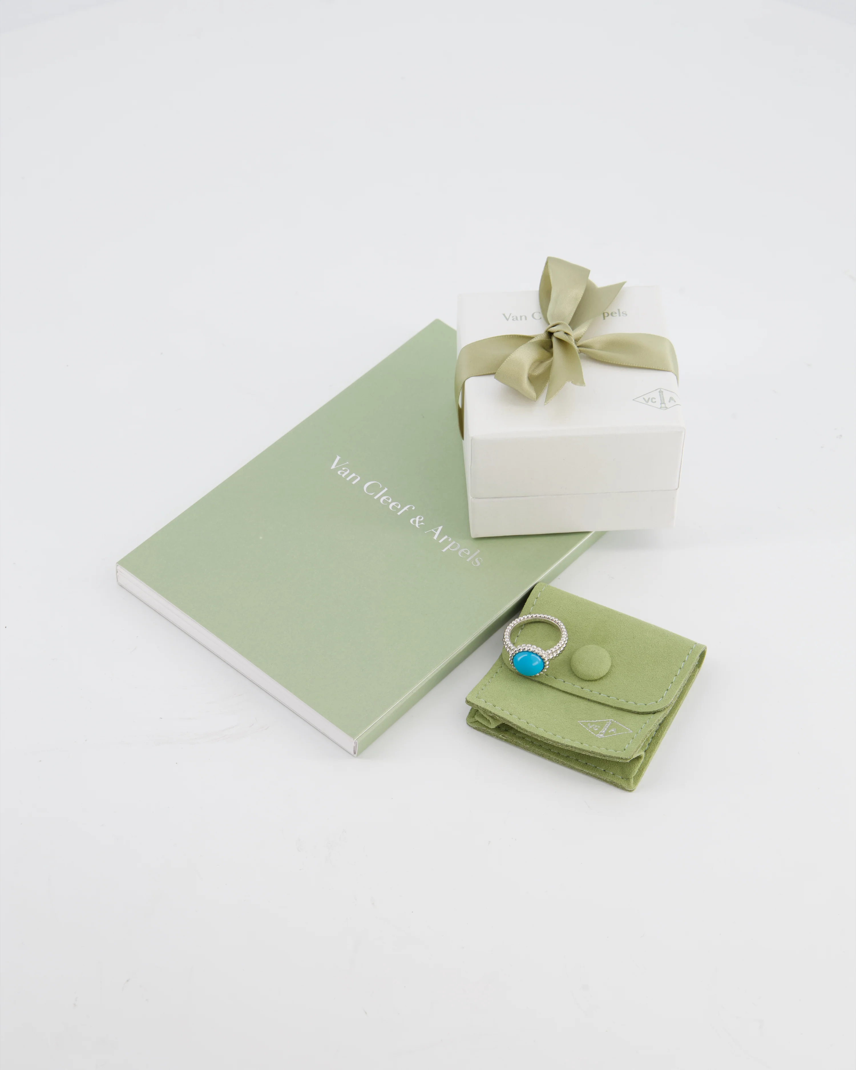 Van Cleef & Arpels Perlee Couleurs Ring in 18K White Gold & Turquoise Cabochon Stone - Image 5