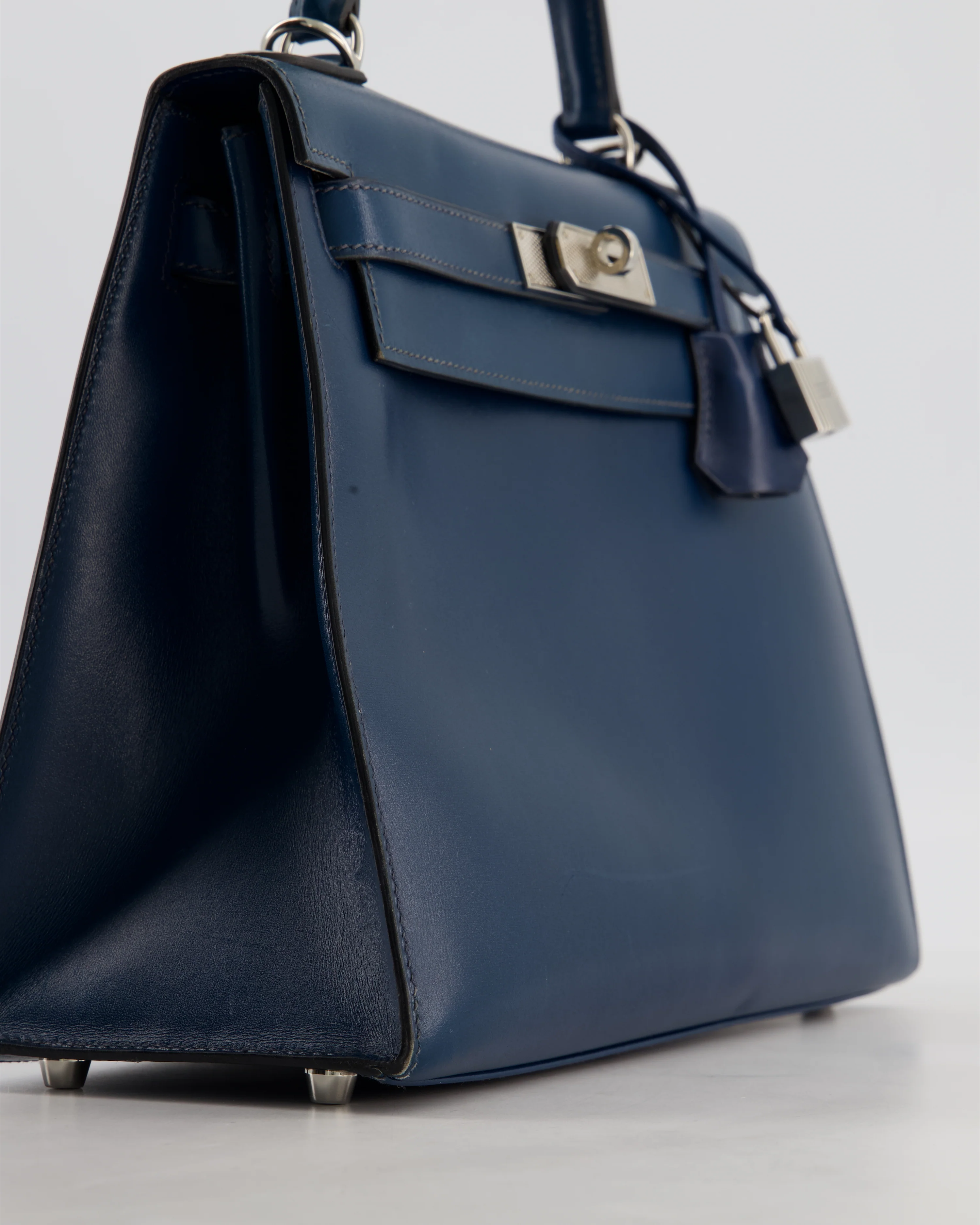 *VERY RARE* Hermès Kelly 28 Sellier Bag in Bleu De Prusse Box Calf Leather with Guilloche Palladium Hardware - Image 12