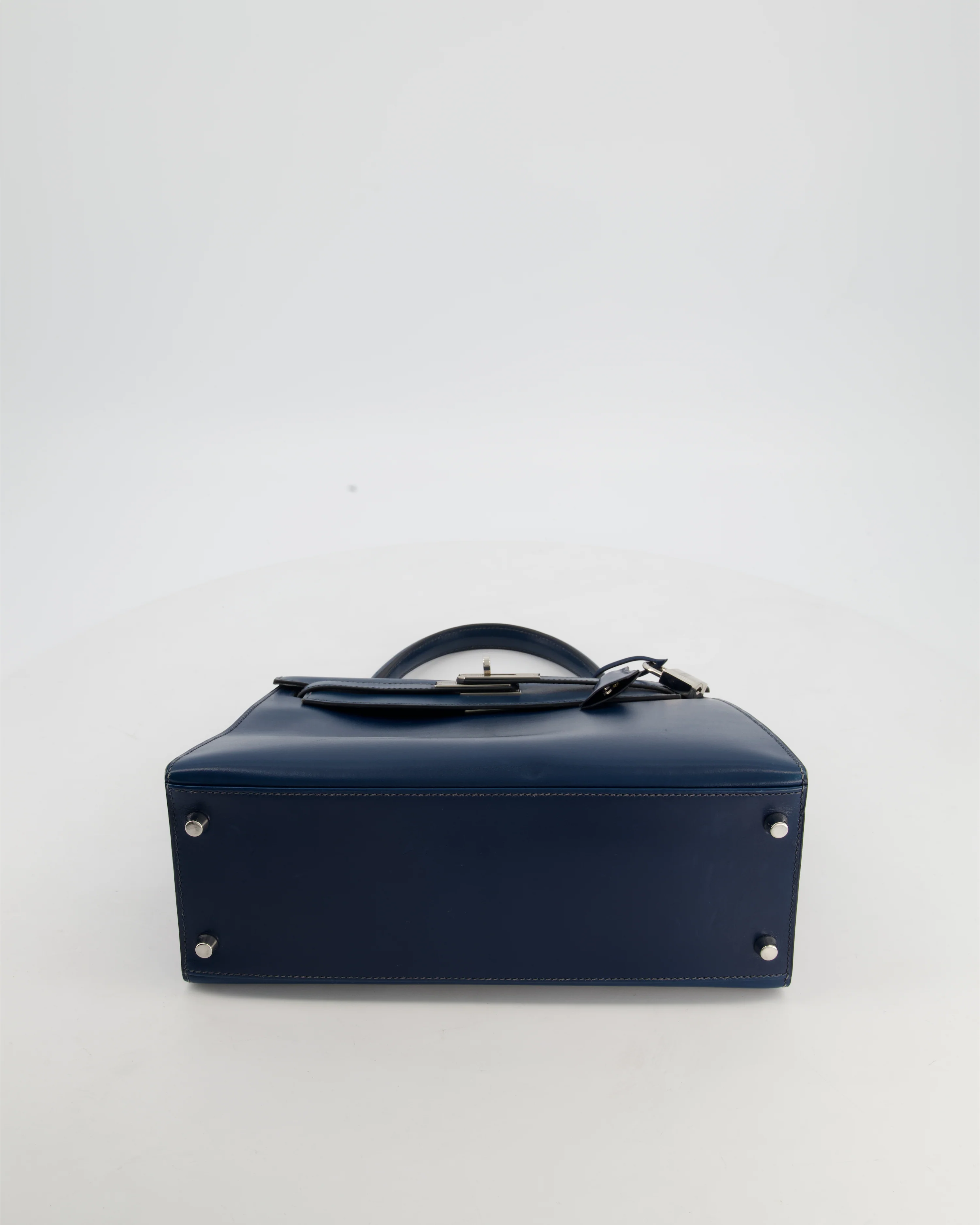 *VERY RARE* Hermès Kelly 28 Sellier Bag in Bleu De Prusse Box Calf Leather with Guilloche Palladium Hardware - Image 21