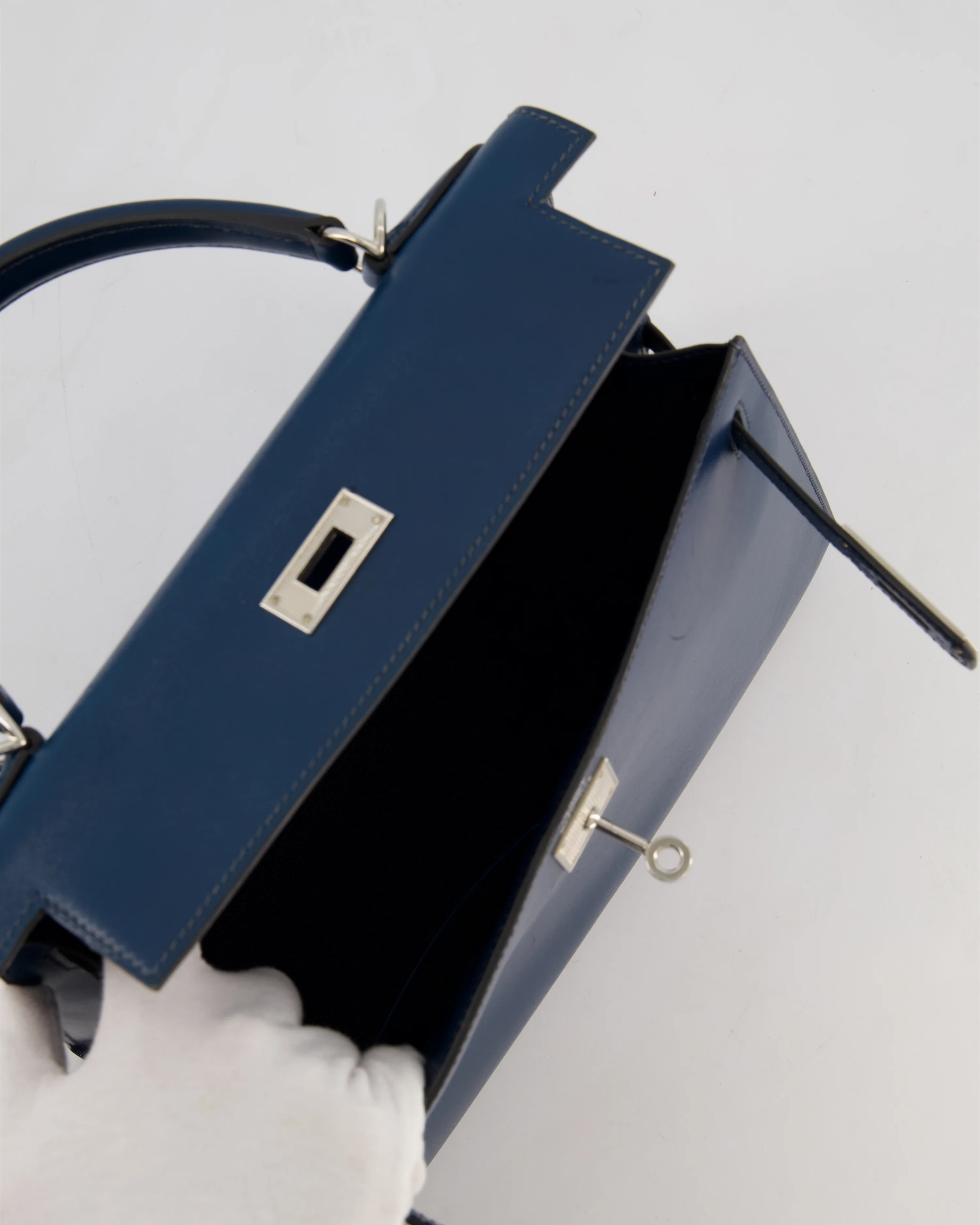 *VERY RARE* Hermès Kelly 28 Sellier Bag in Bleu De Prusse Box Calf Leather with Guilloche Palladium Hardware - Image 22