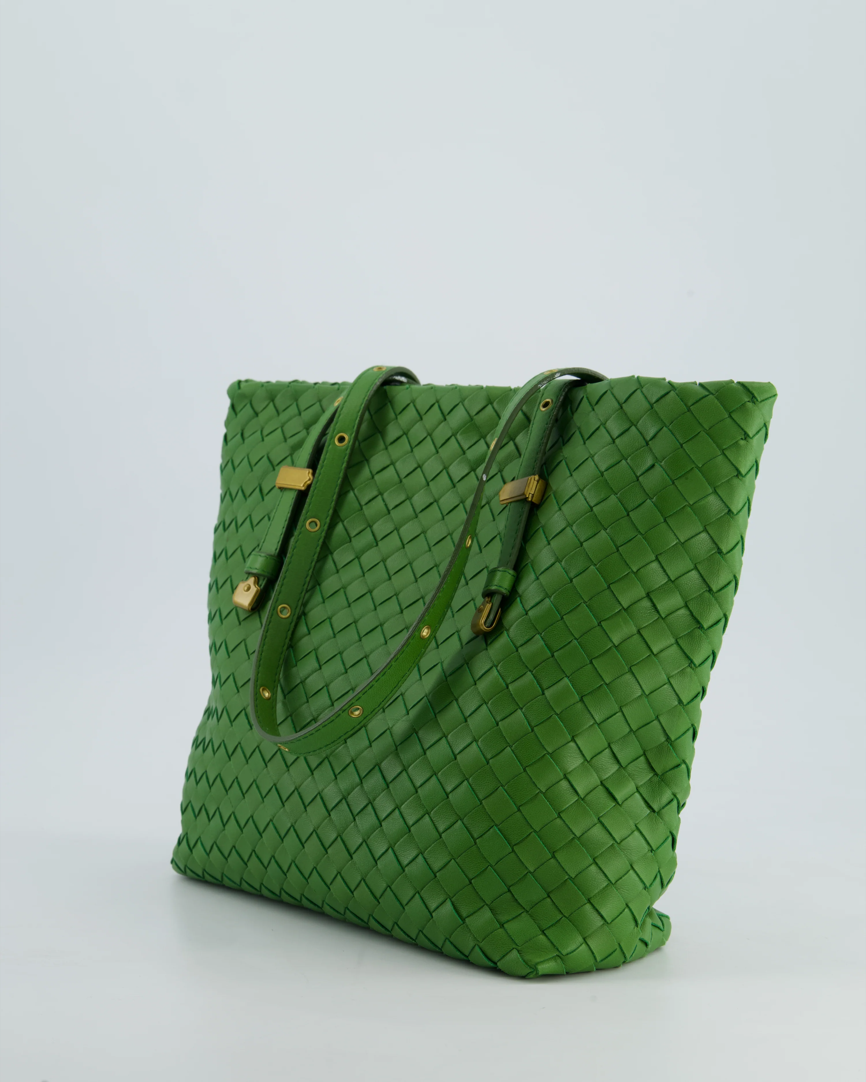 Vintage Bottega Veneta Small Parachute Bag in Green Intrecciato Leather with Gold Hardware - Image 11