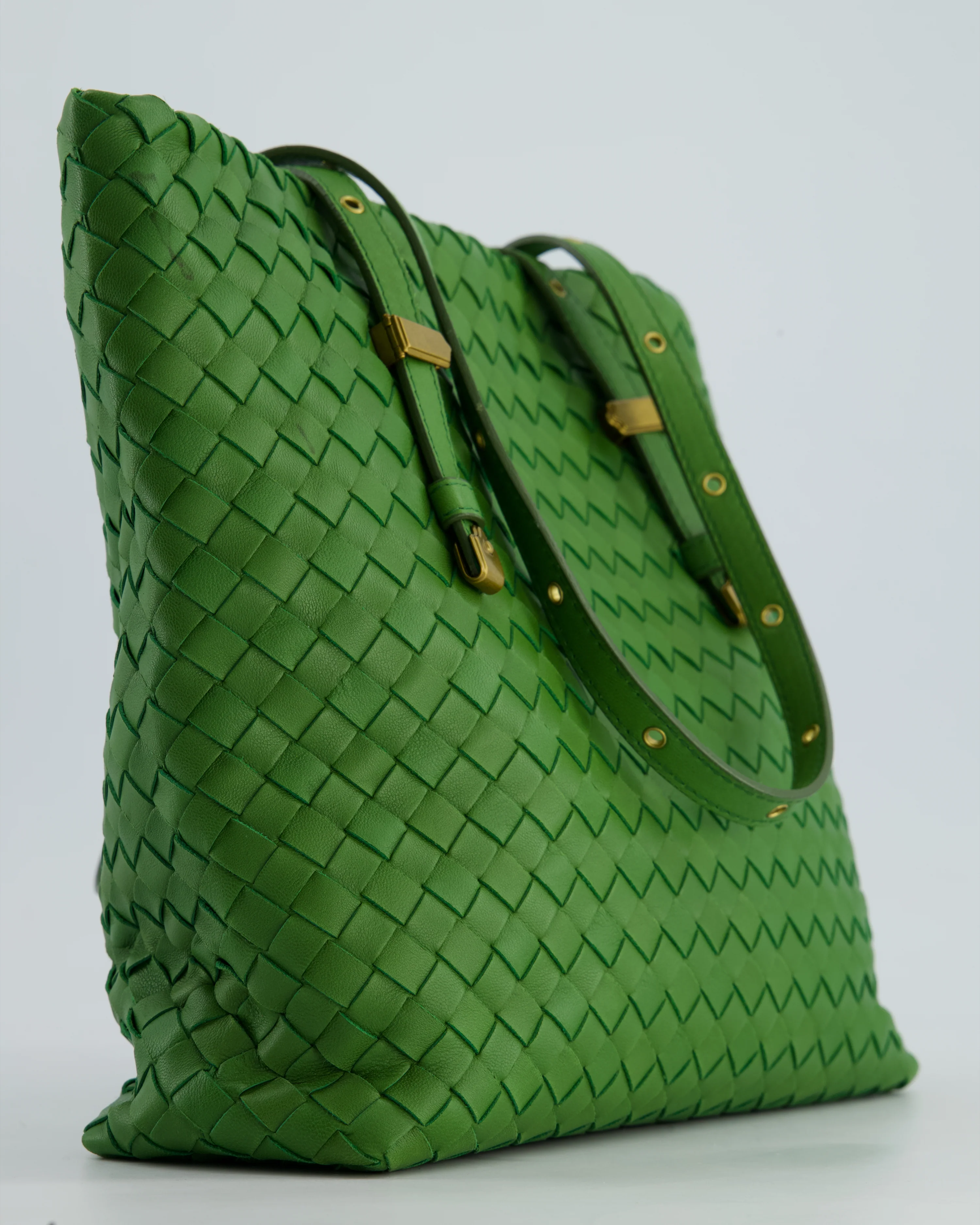 Vintage Bottega Veneta Small Parachute Bag in Green Intrecciato Leather with Gold Hardware - Image 12