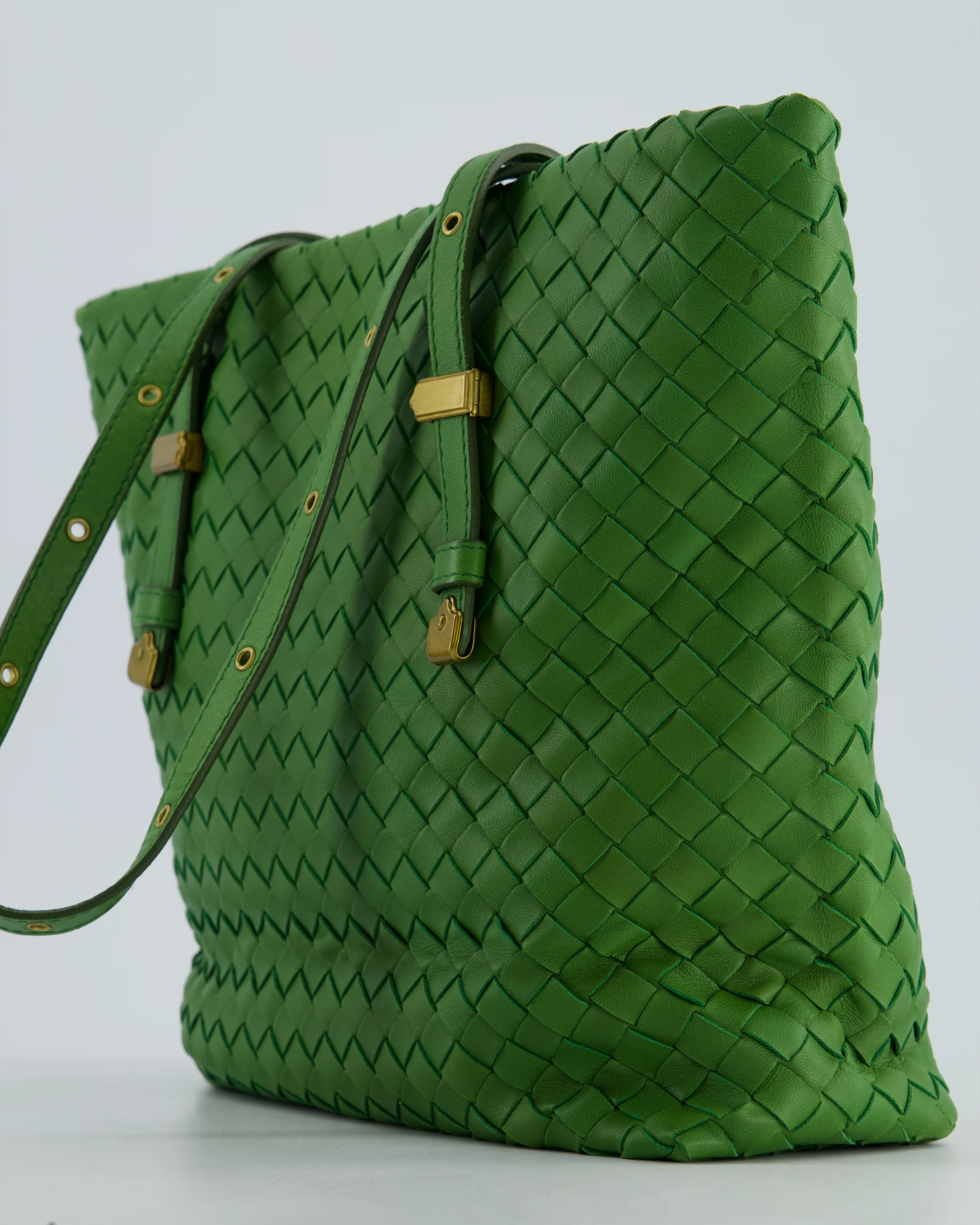 Vintage Bottega Veneta Small Parachute Bag in Green Intrecciato Leather with Gold Hardware - Image 14