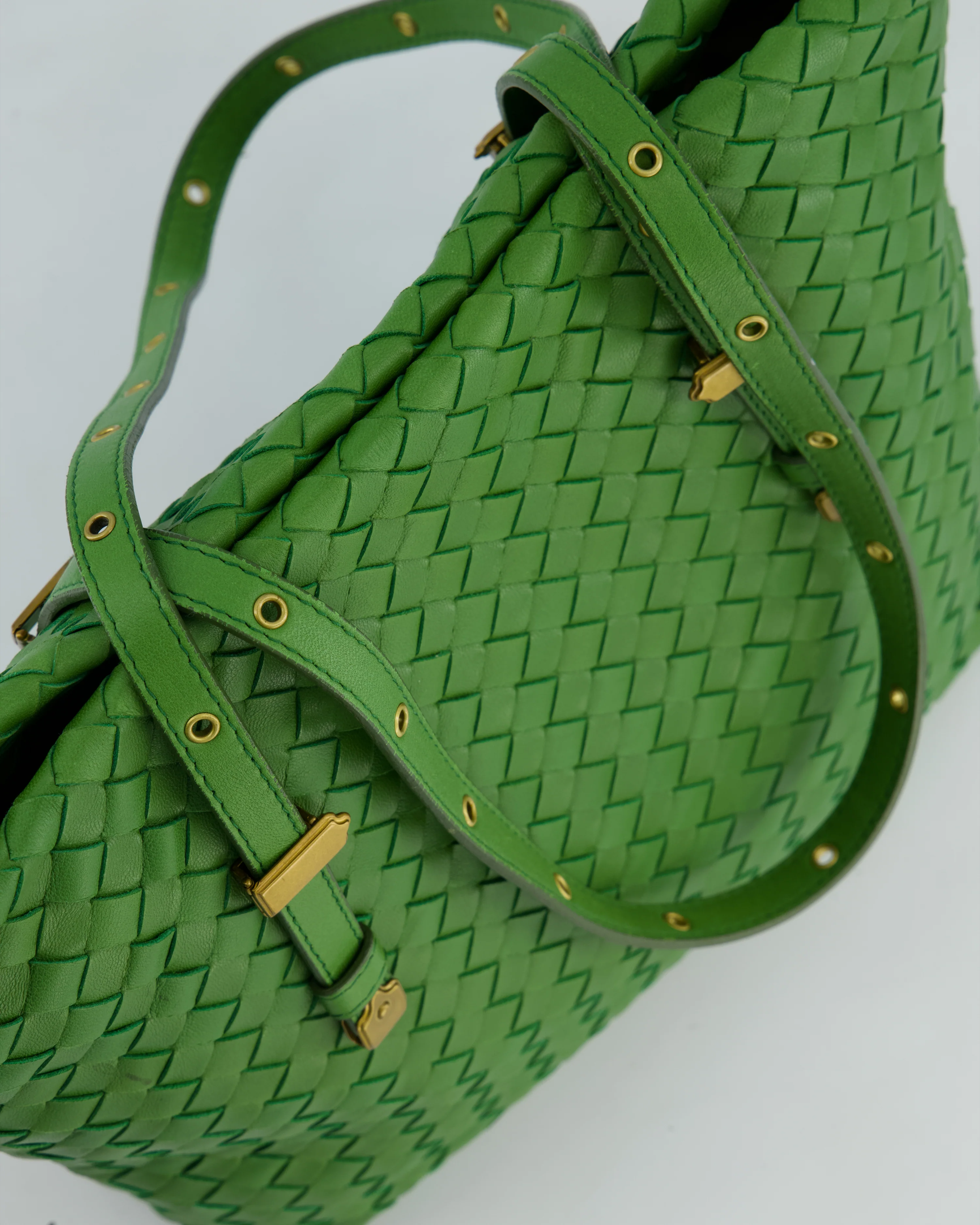 Vintage Bottega Veneta Small Parachute Bag in Green Intrecciato Leather with Gold Hardware - Image 18