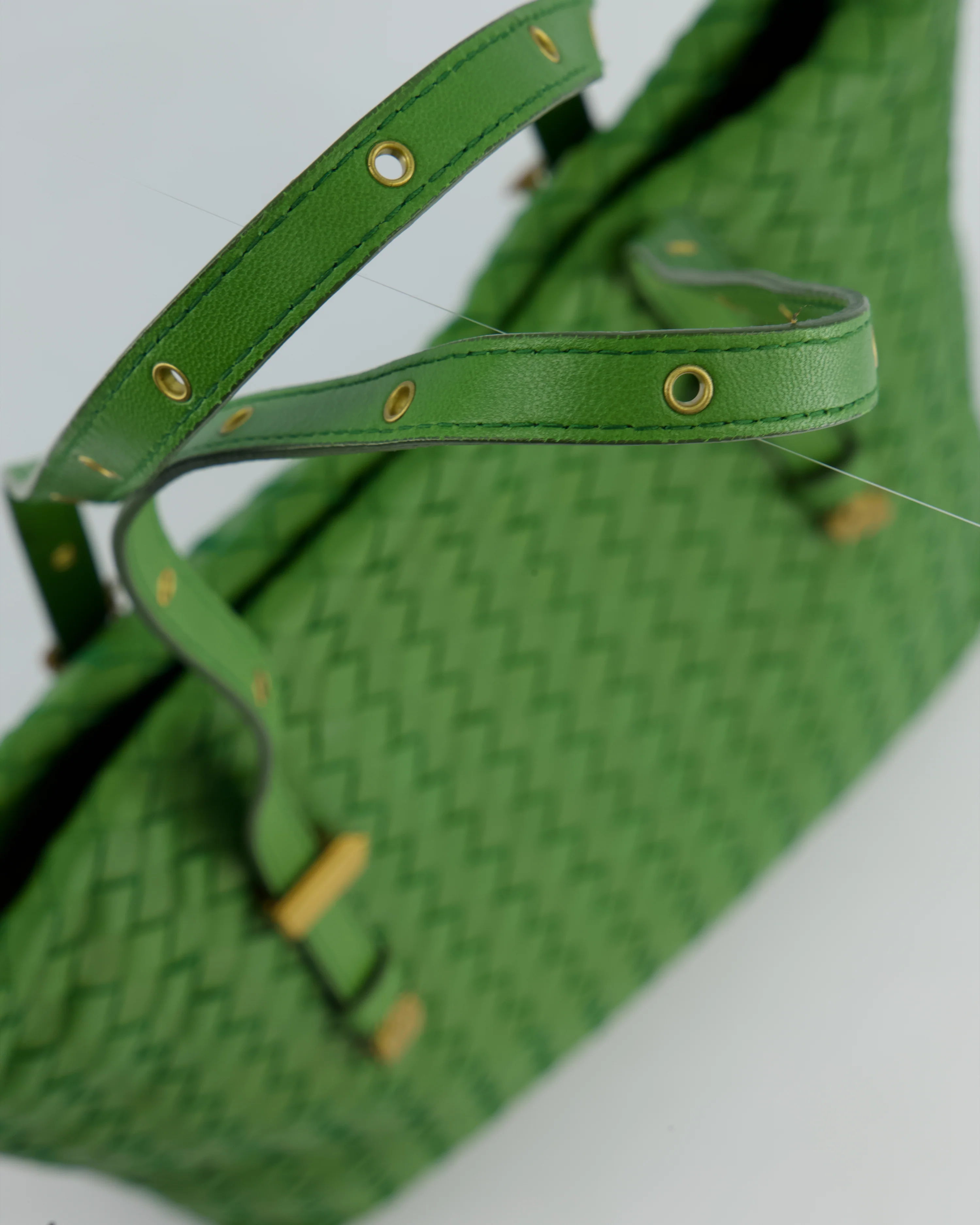 Vintage Bottega Veneta Small Parachute Bag in Green Intrecciato Leather with Gold Hardware - Image 19