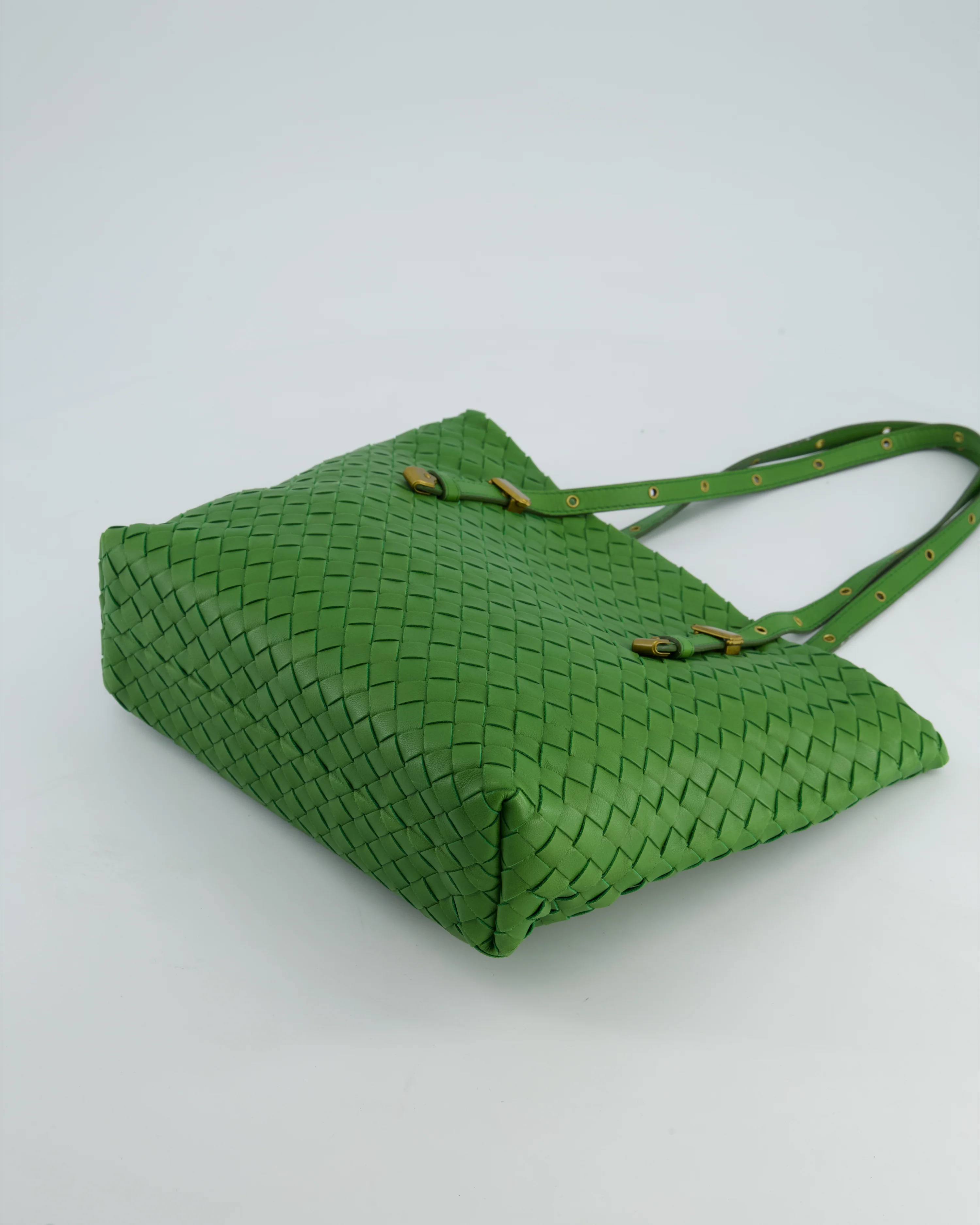 Vintage Bottega Veneta Small Parachute Bag in Green Intrecciato Leather with Gold Hardware - Image 22