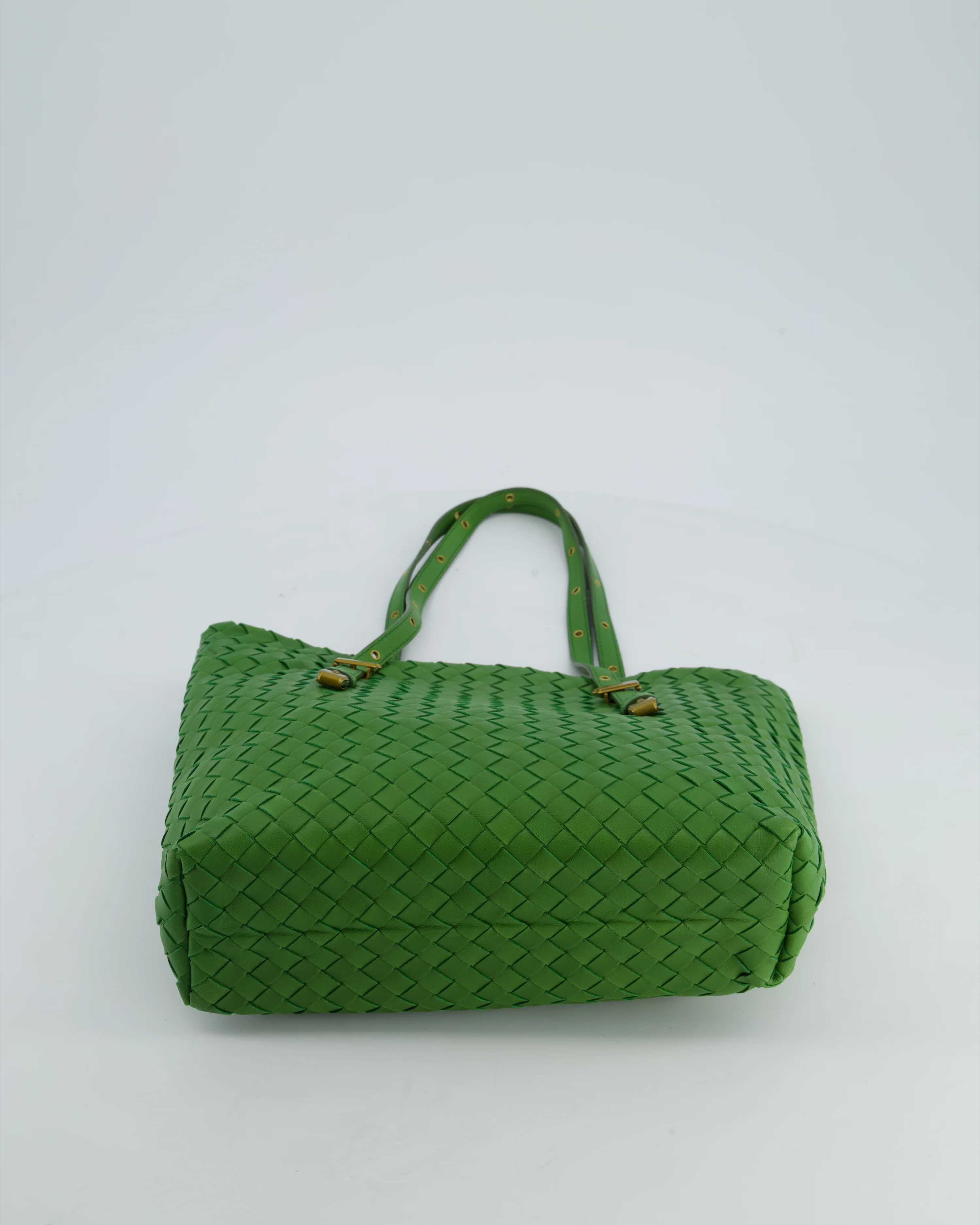 Vintage Bottega Veneta Small Parachute Bag in Green Intrecciato Leather with Gold Hardware - Image 23