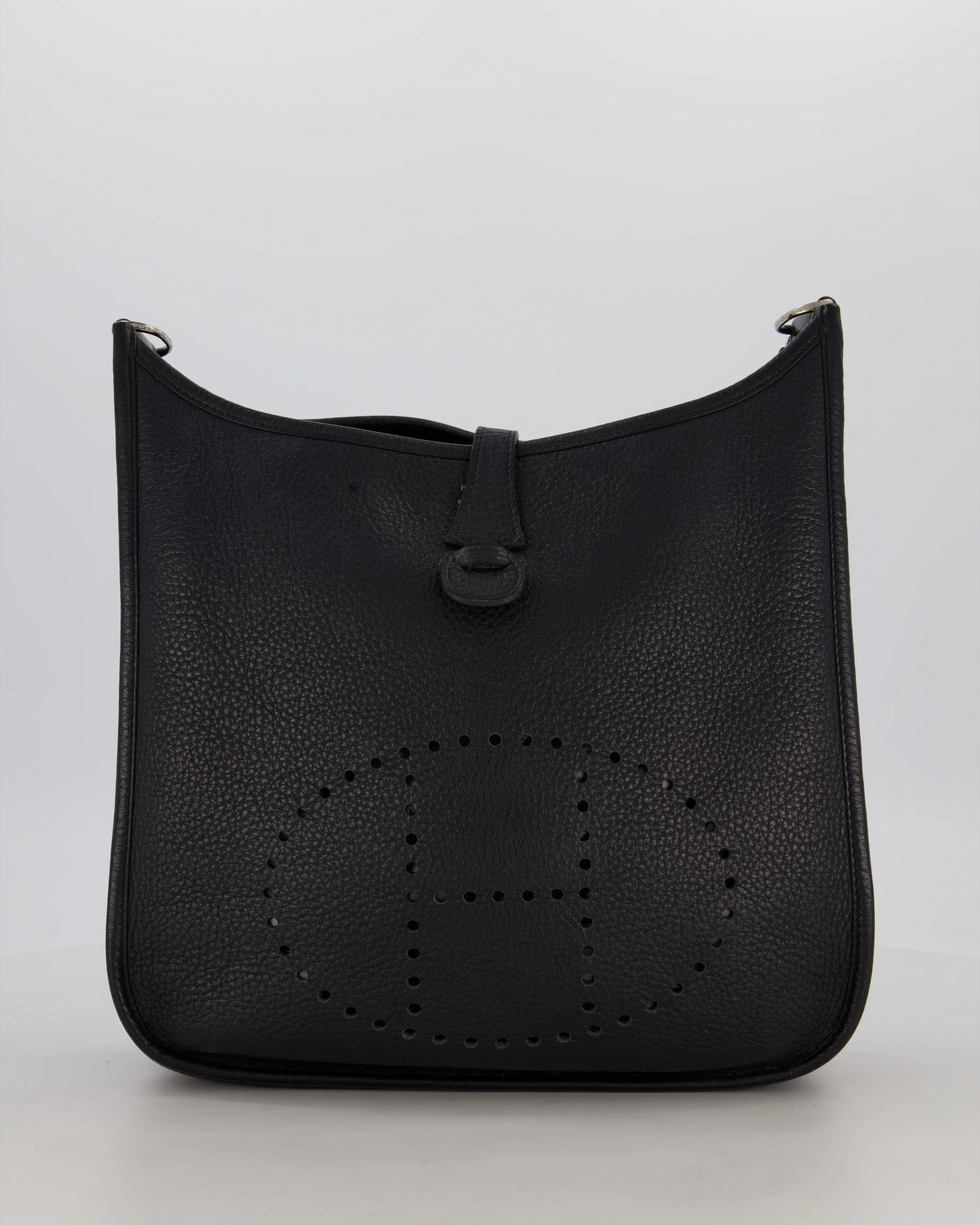 Hermès Evelyne III 29 Bag in Noir Clemence Leather with Gold Palladium Hardware - Image 2